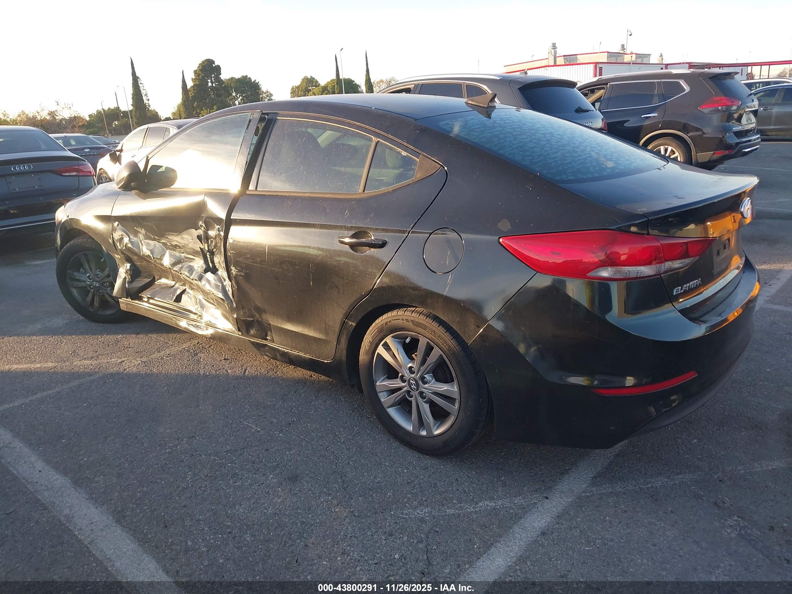 HYUNDAI ELANTRA image 3
