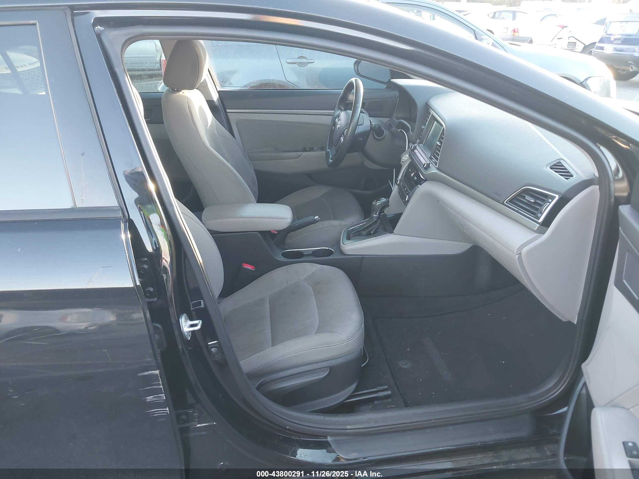 HYUNDAI ELANTRA image 5