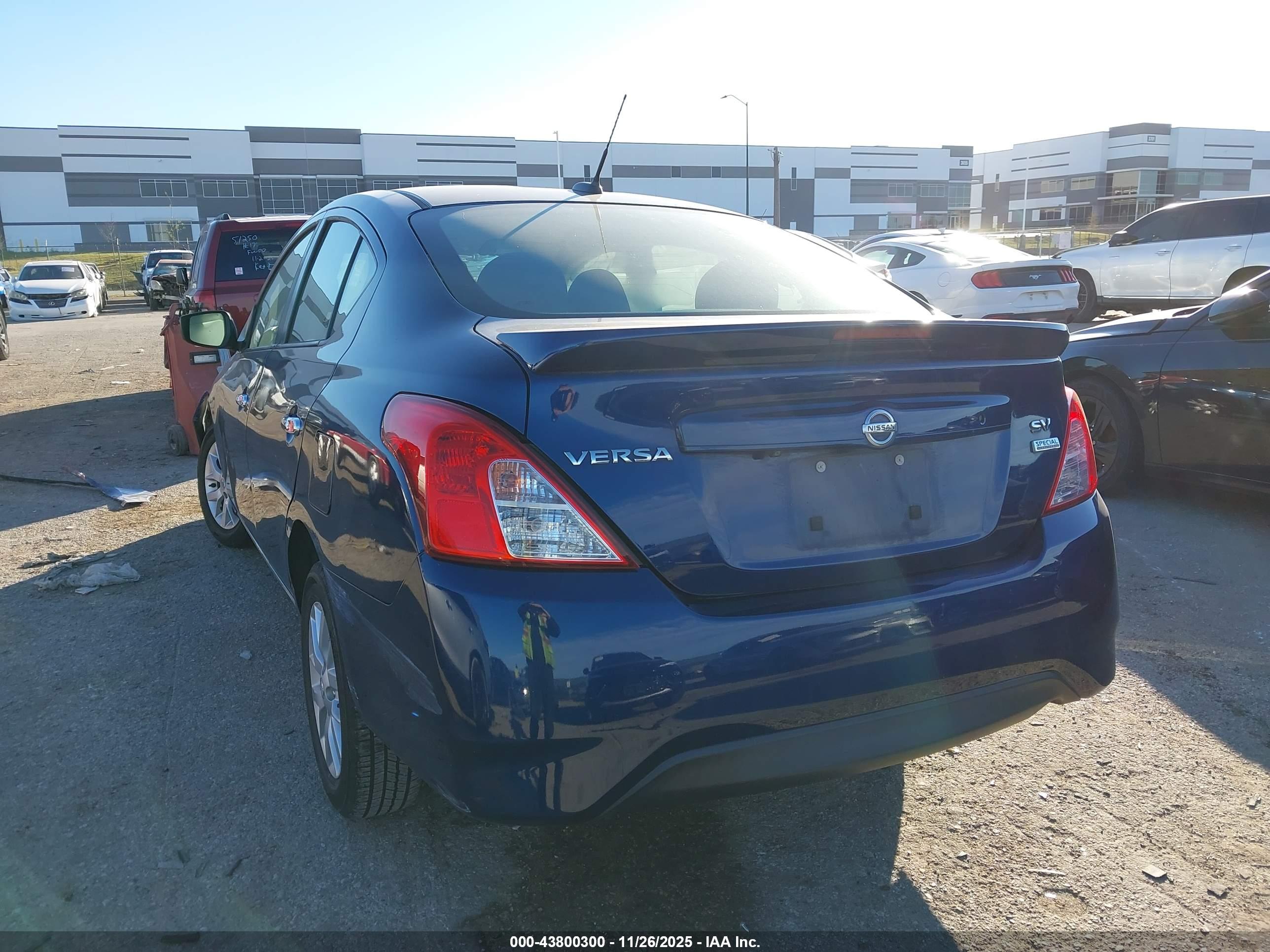 NISSAN VERSA image 3