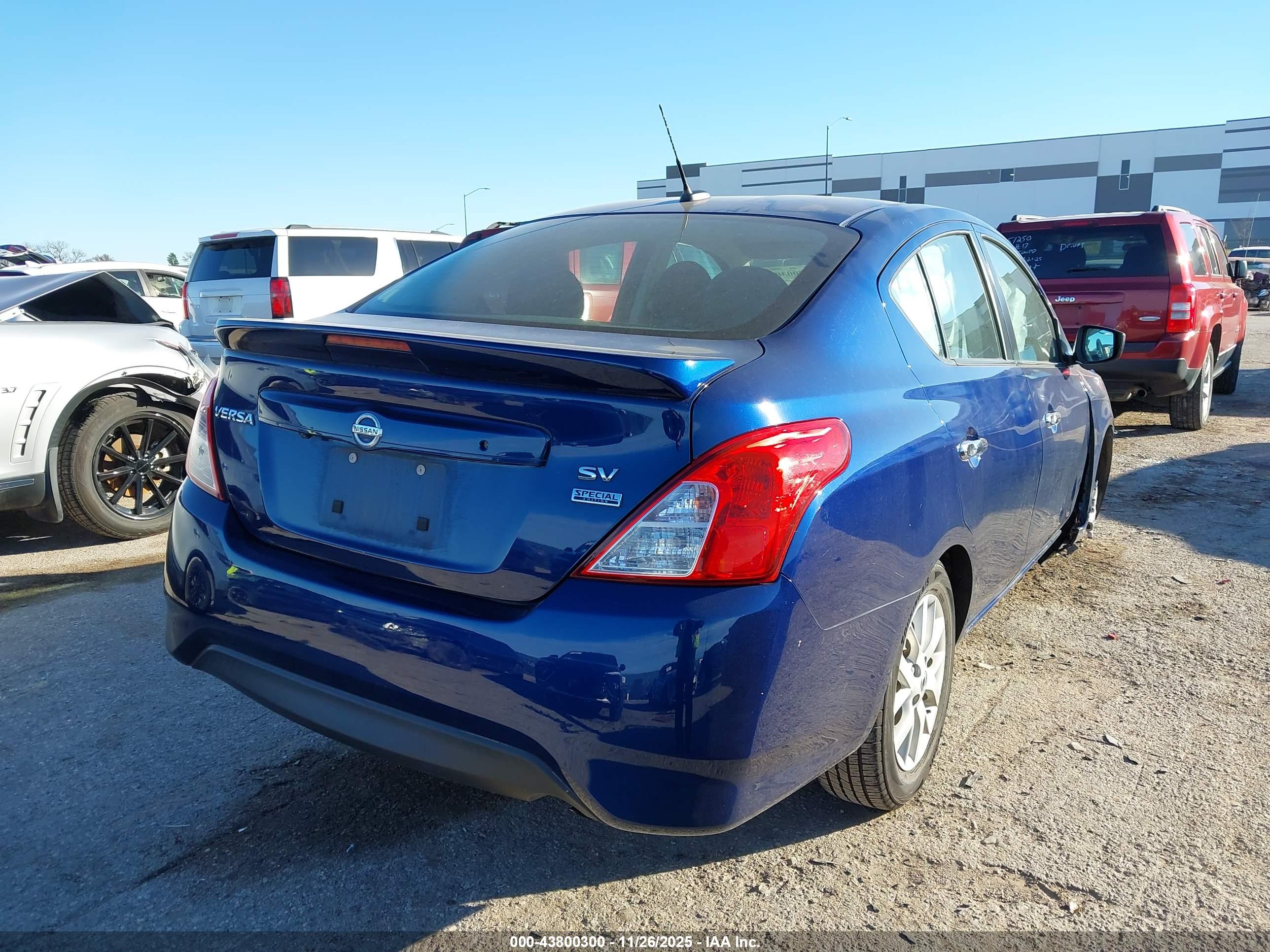 NISSAN VERSA image 4