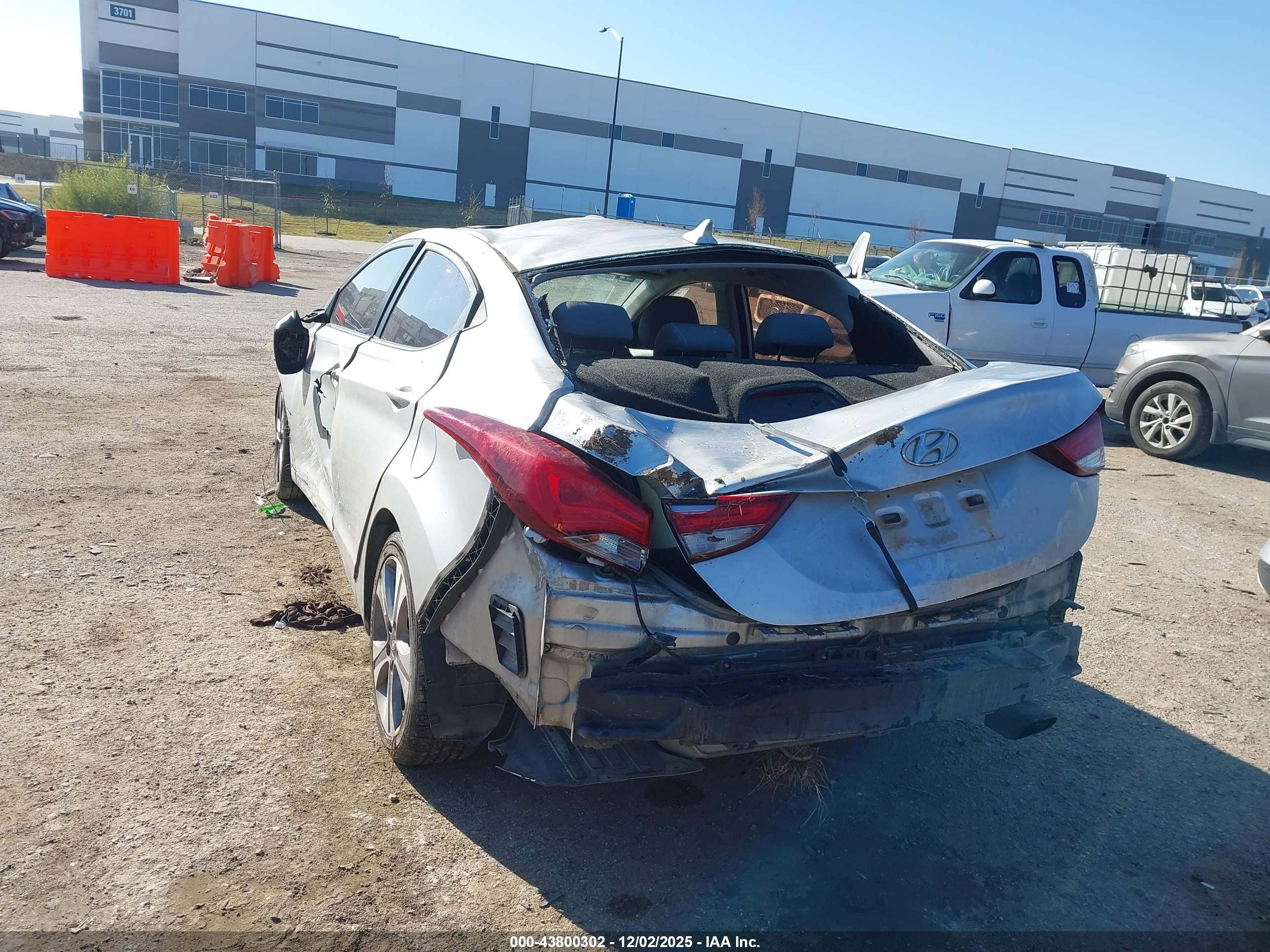 HYUNDAI ELANTRA image 3