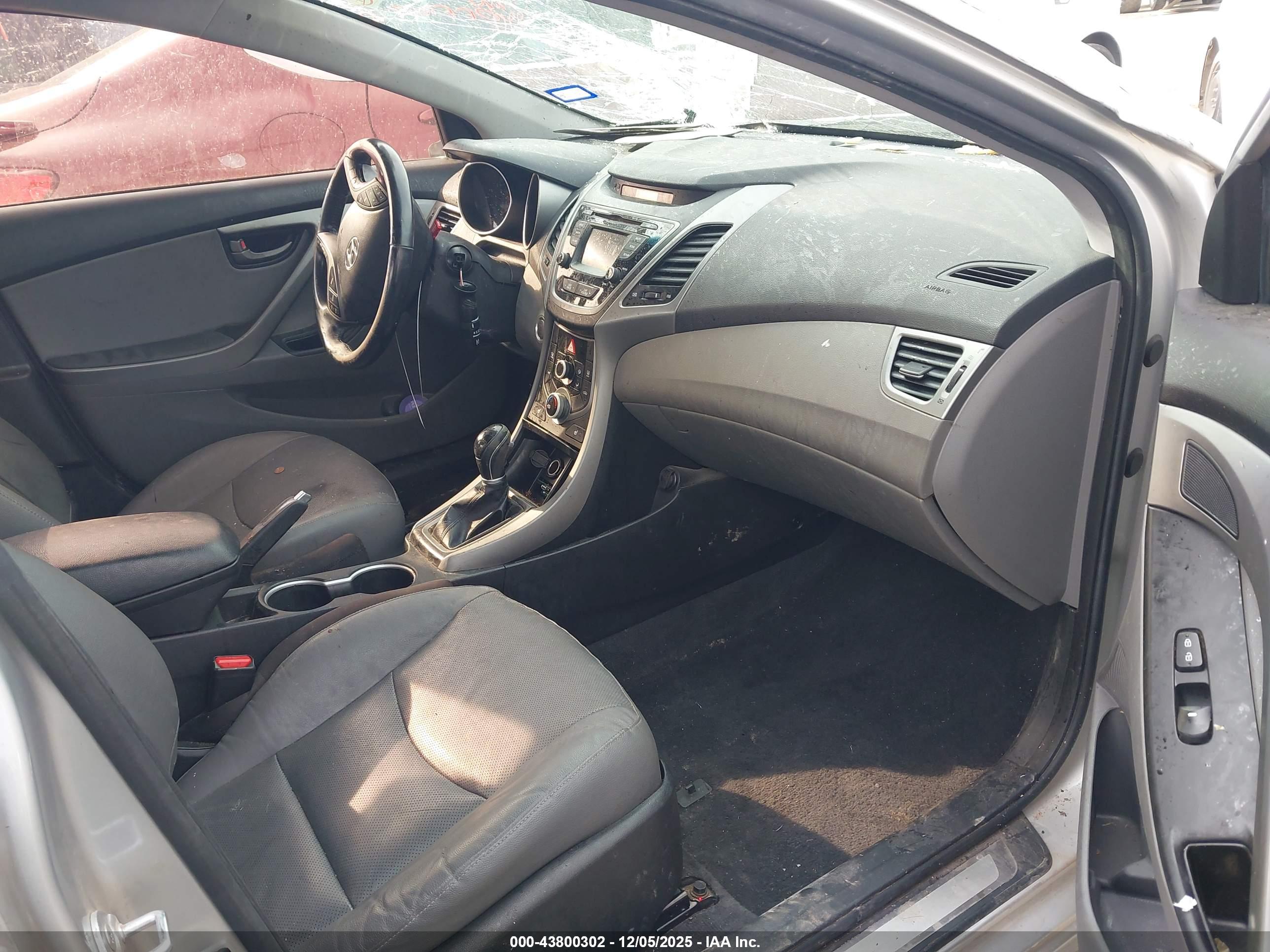 HYUNDAI ELANTRA image 5