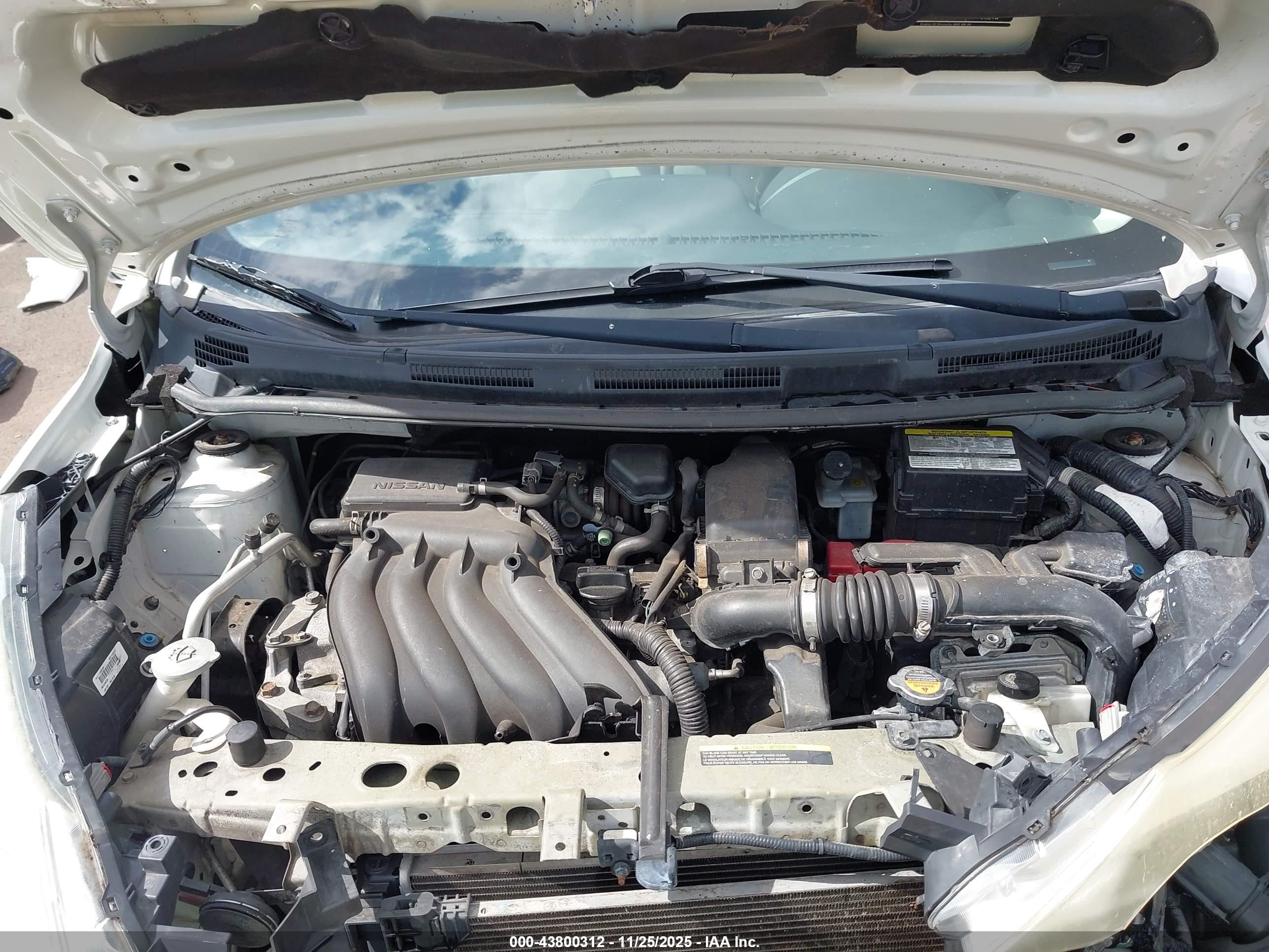 NISSAN VERSA image 10