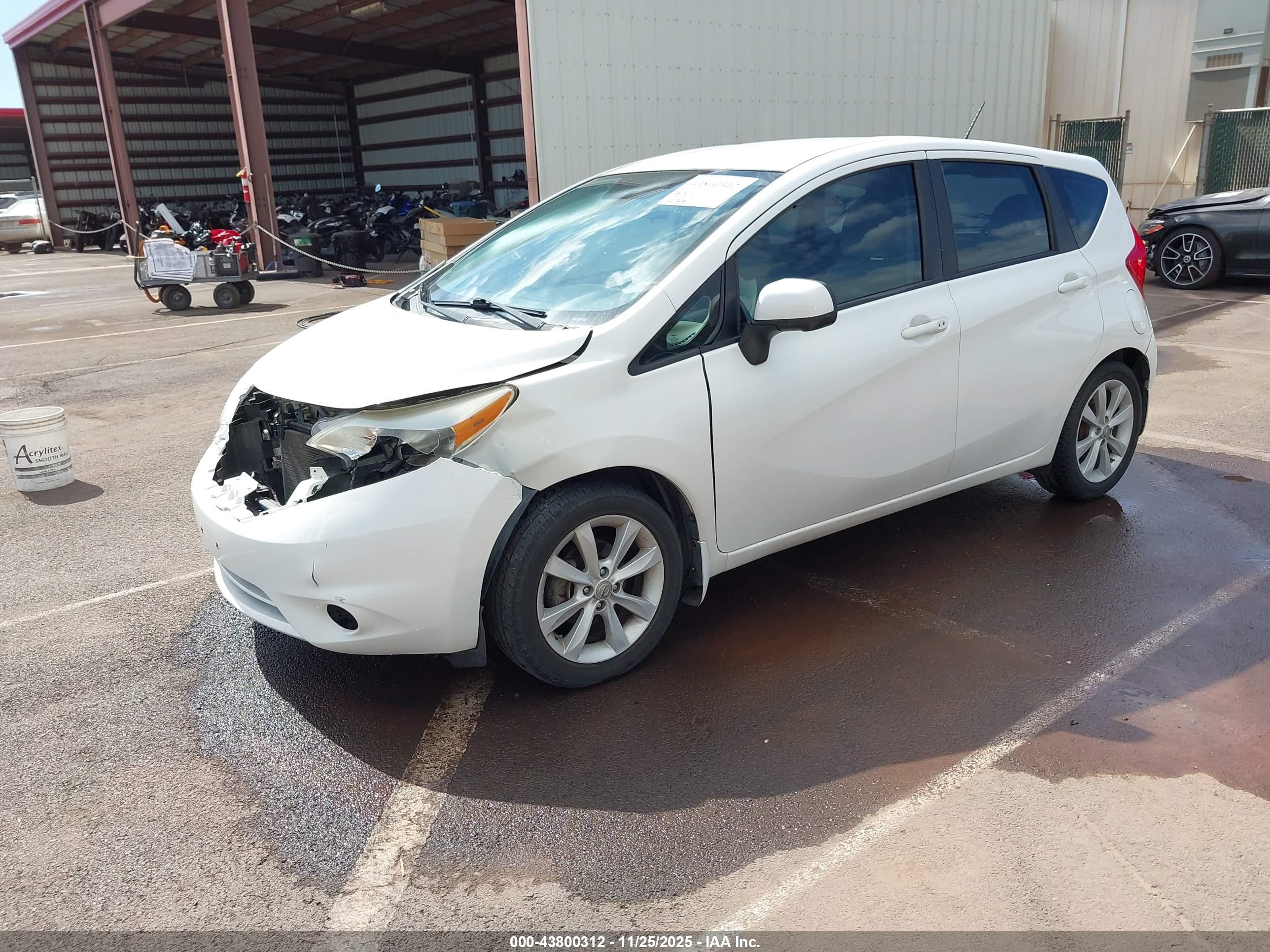 NISSAN VERSA image 2
