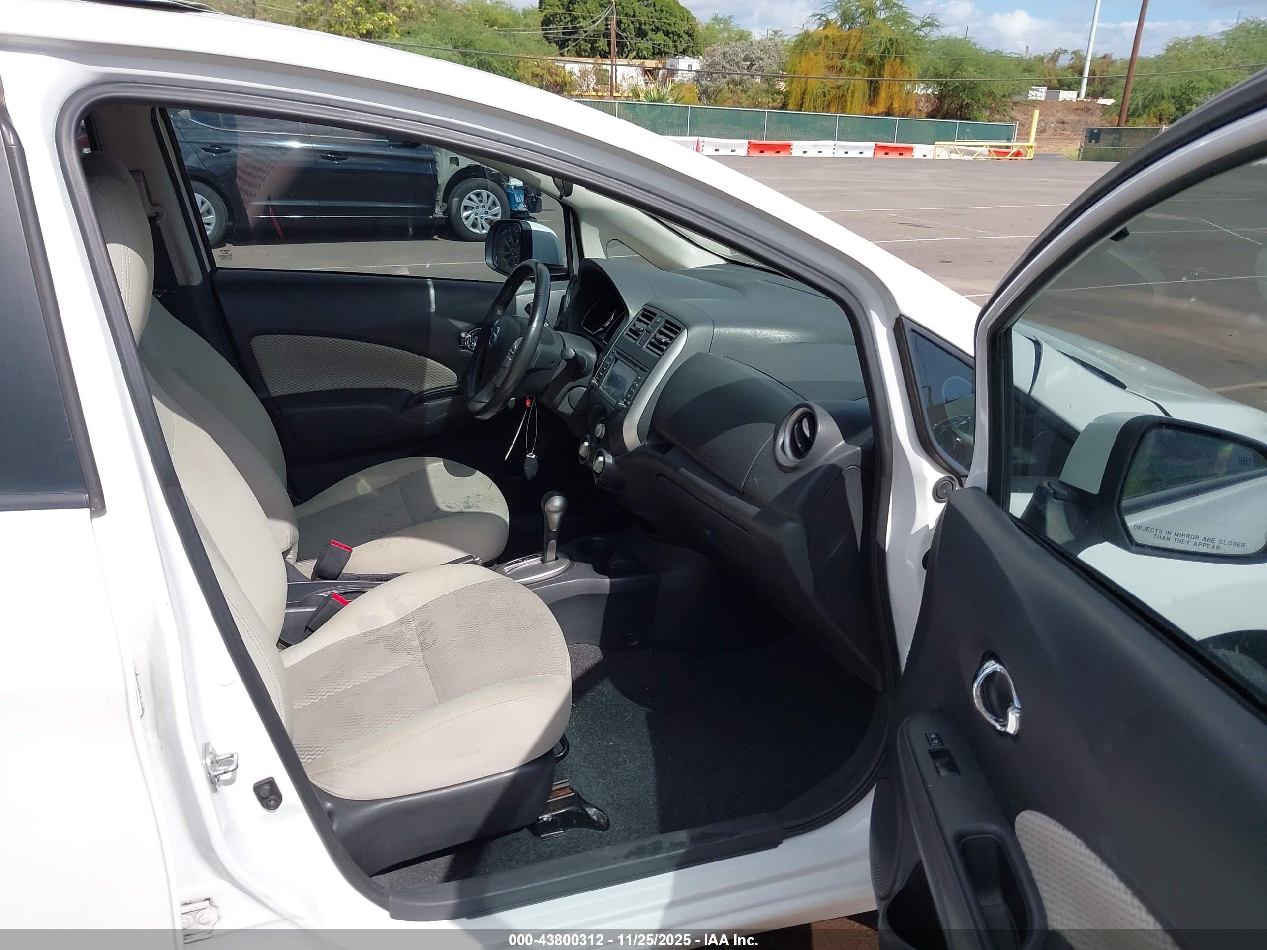 NISSAN VERSA image 5
