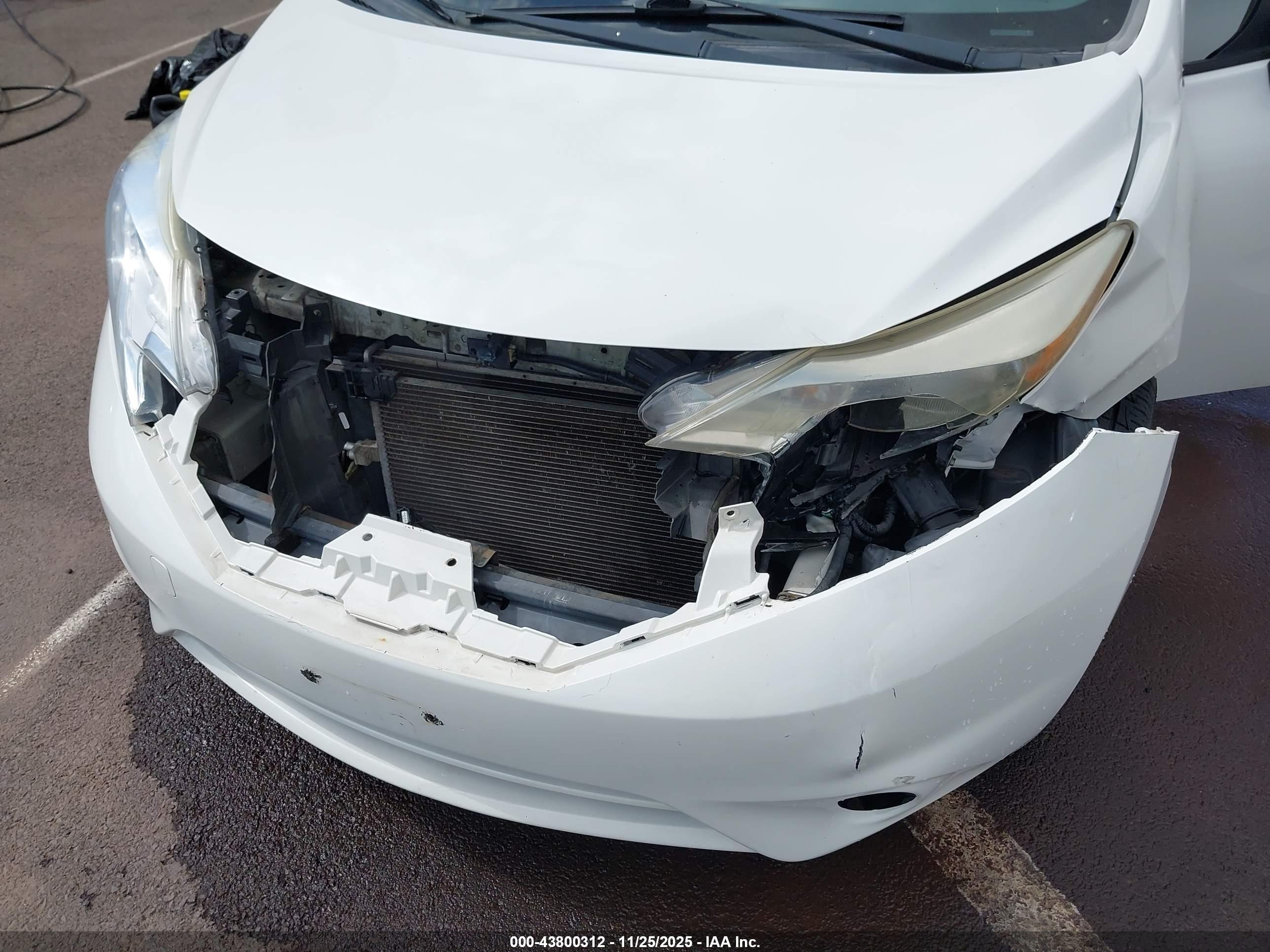NISSAN VERSA image 6