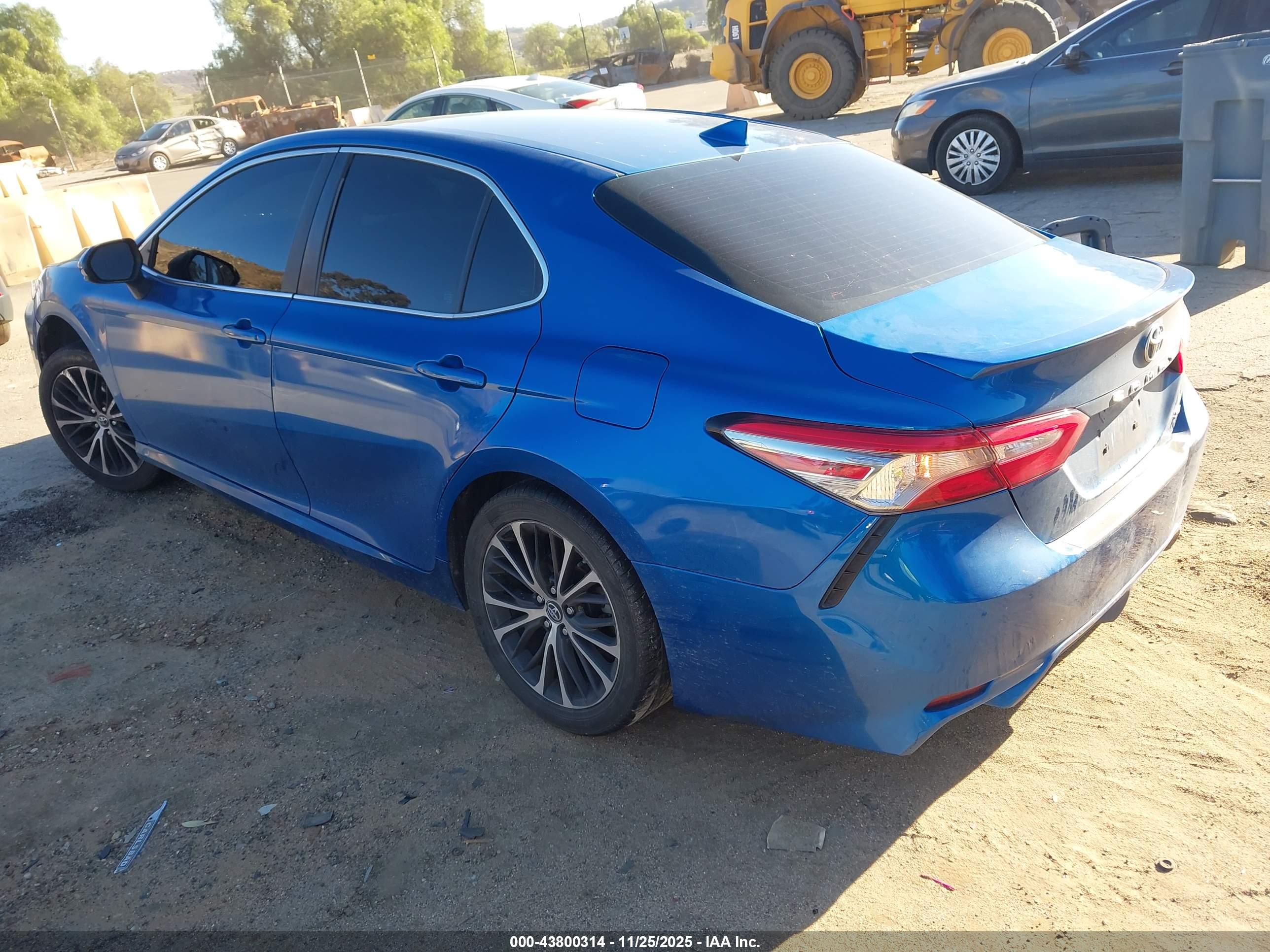 TOYOTA CAMRY image 3