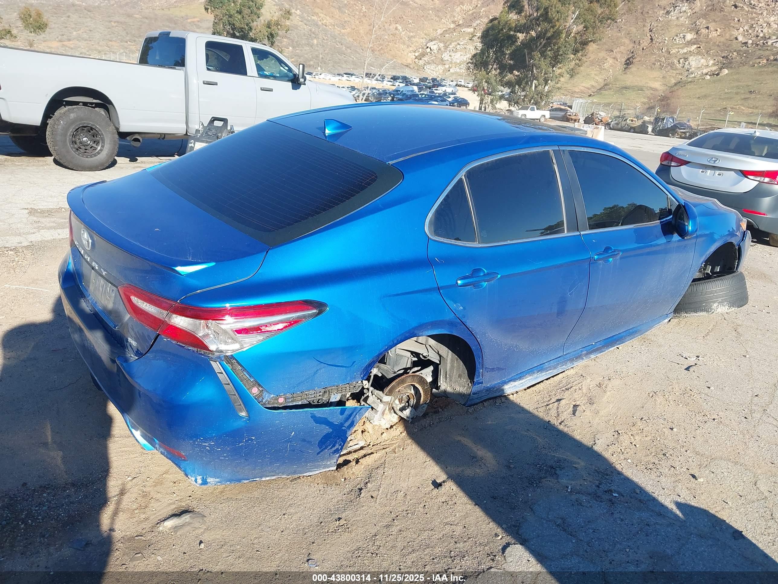 TOYOTA CAMRY image 4
