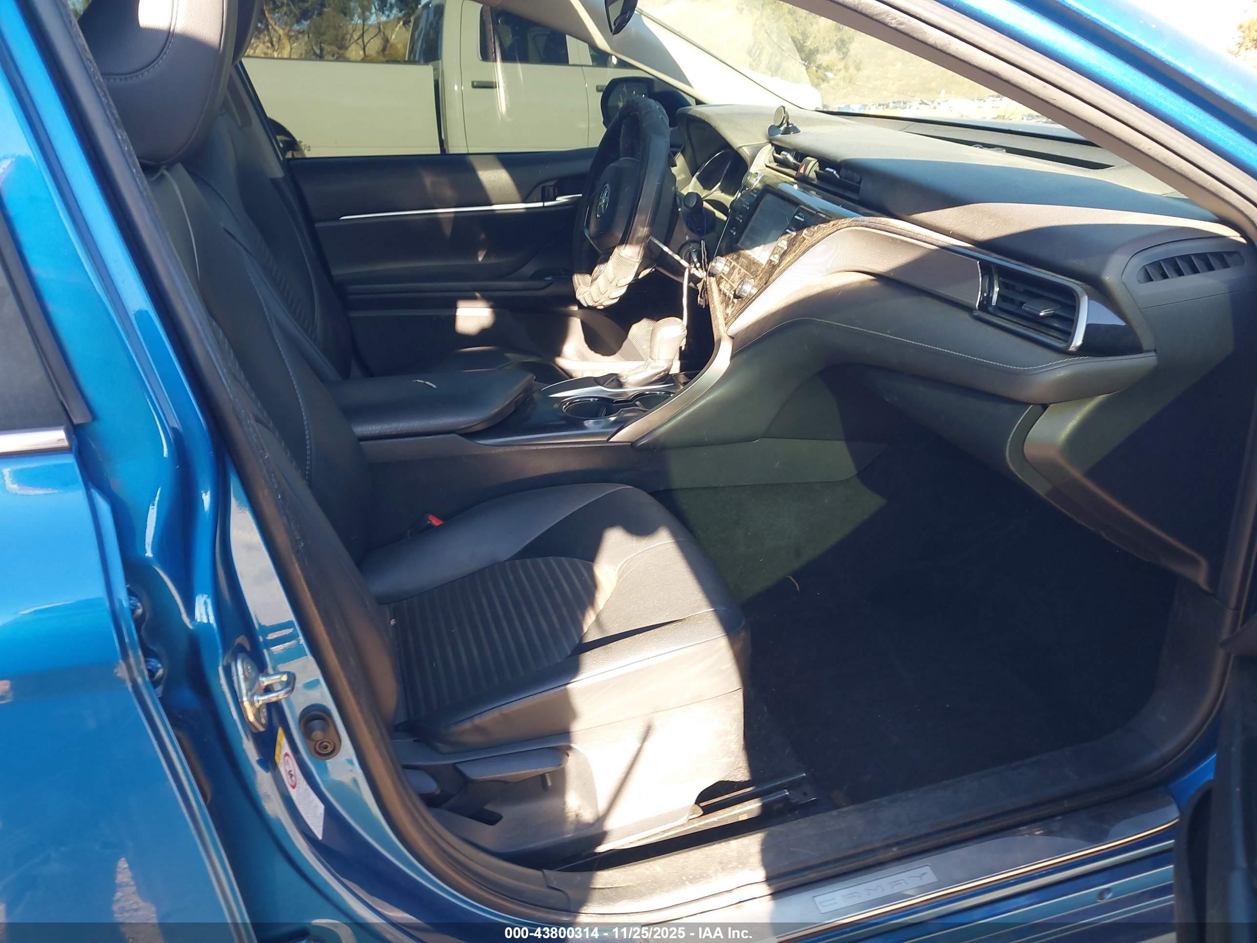 TOYOTA CAMRY image 5