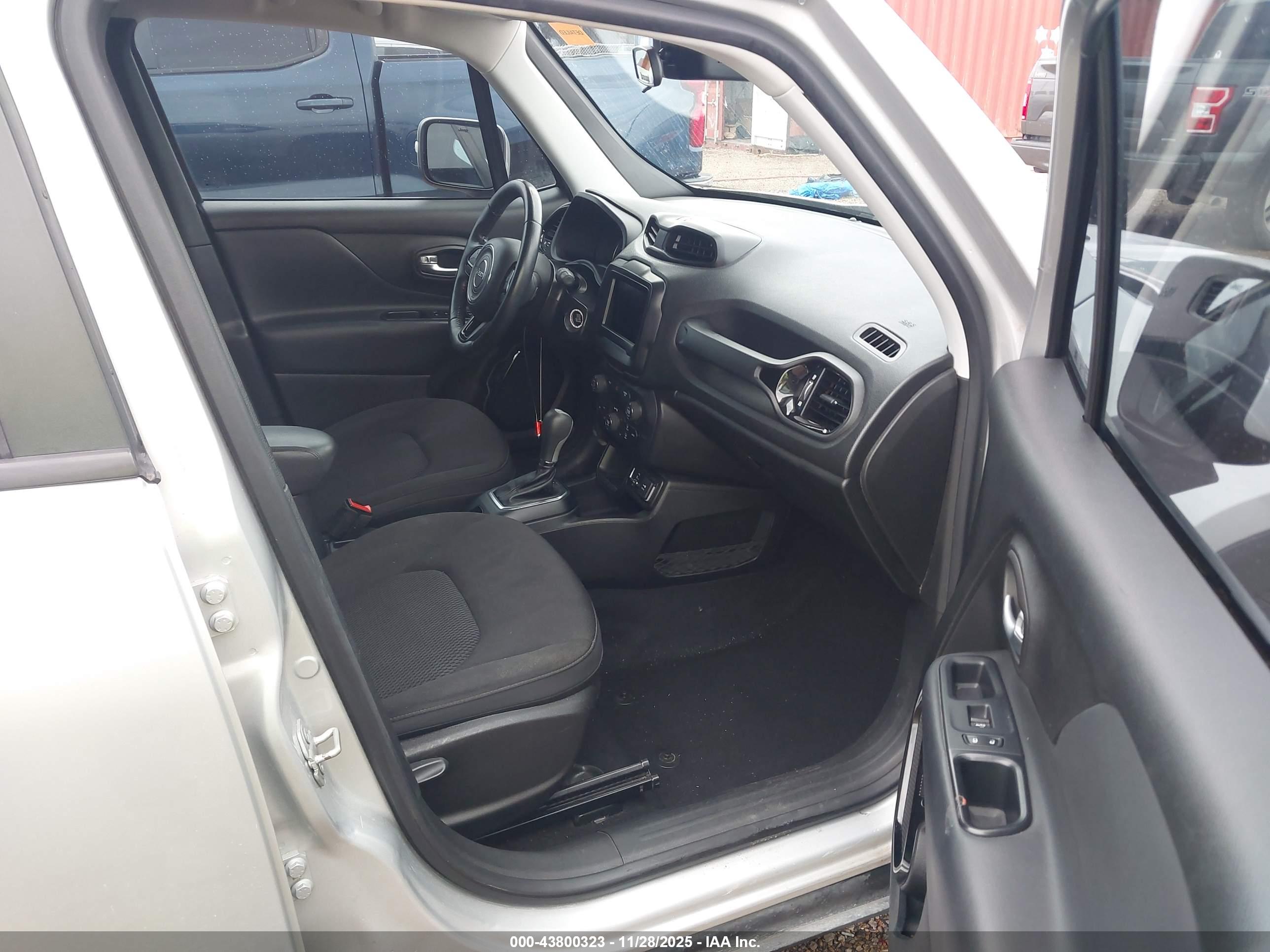 JEEP RENEGADE image 5
