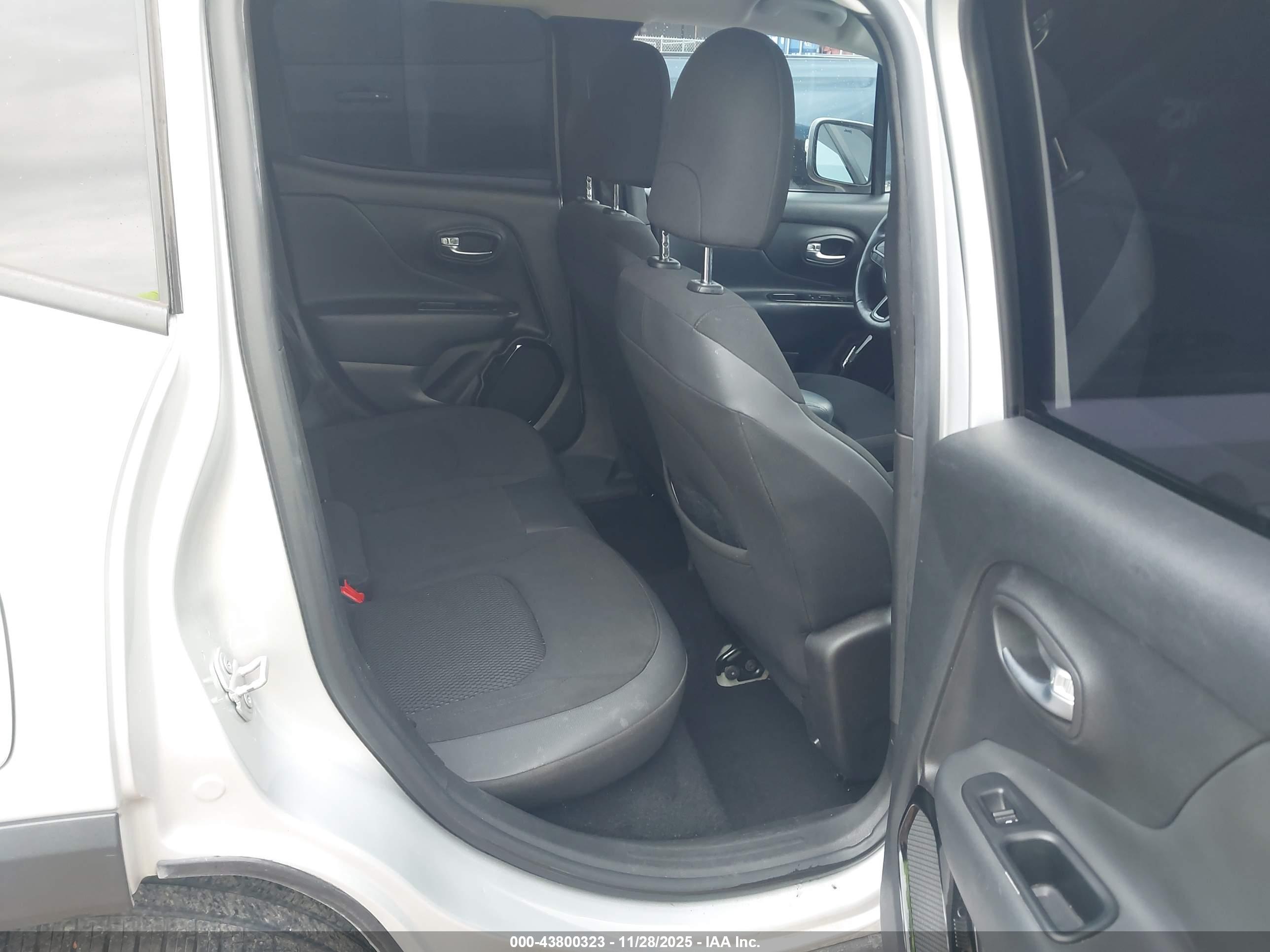 JEEP RENEGADE image 8