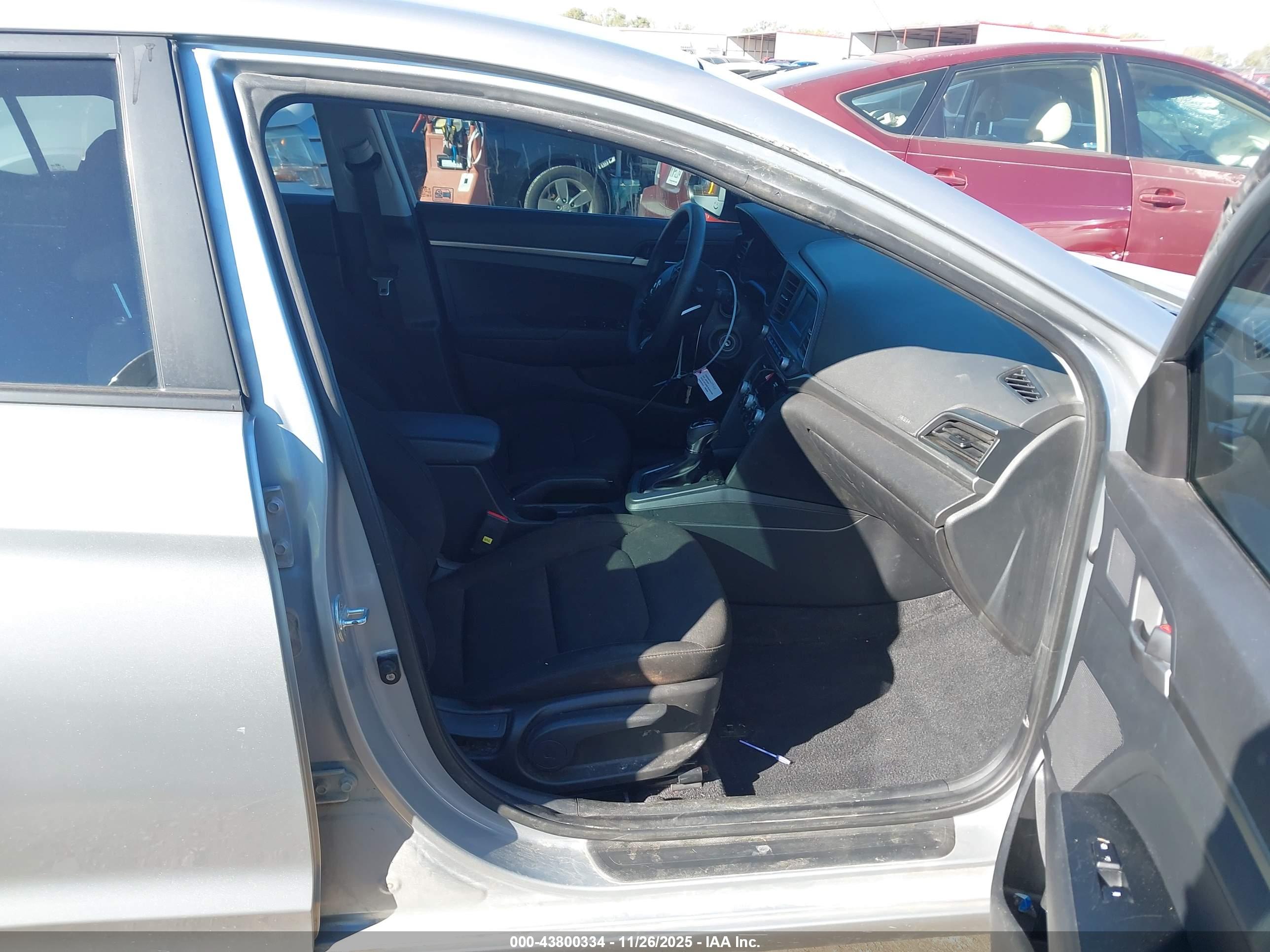 HYUNDAI ELANTRA image 5