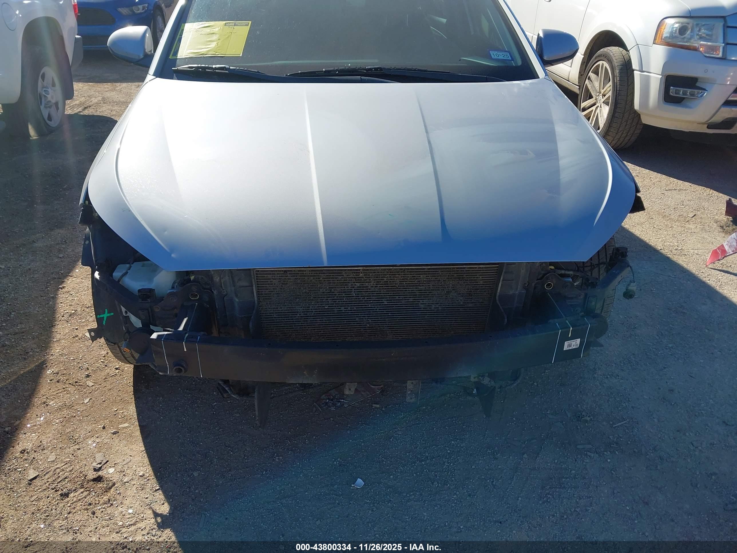 HYUNDAI ELANTRA image 6