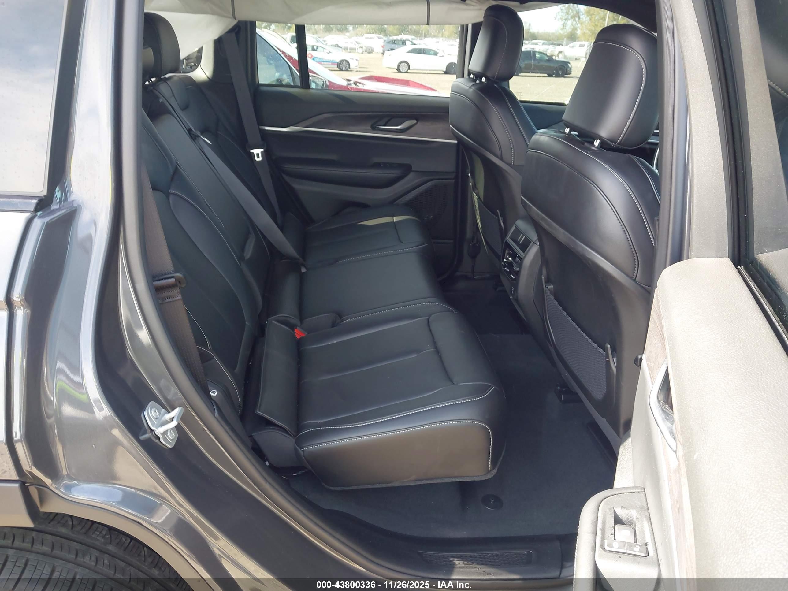 JEEP GRAND image 8
