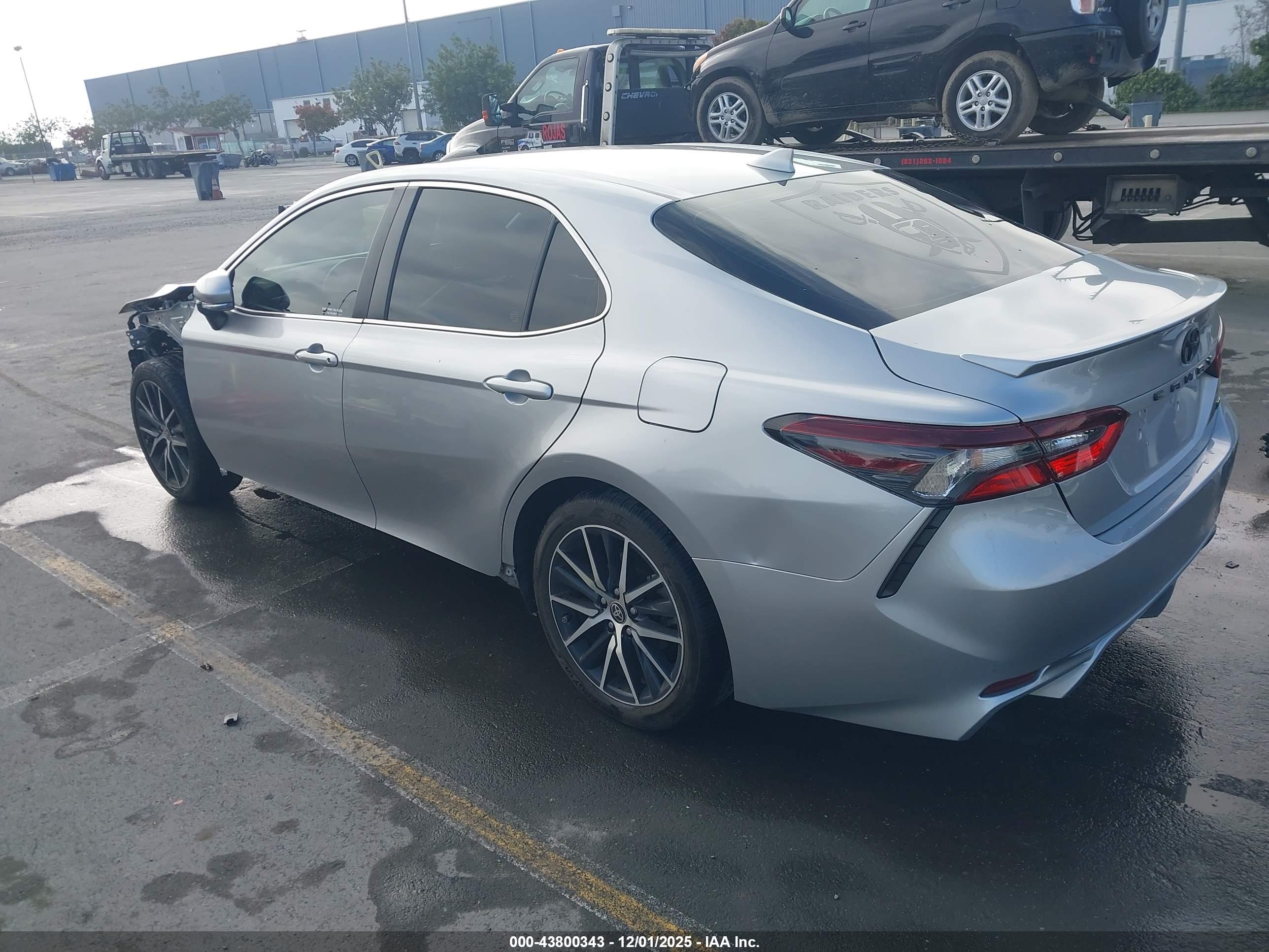 TOYOTA CAMRY image 3
