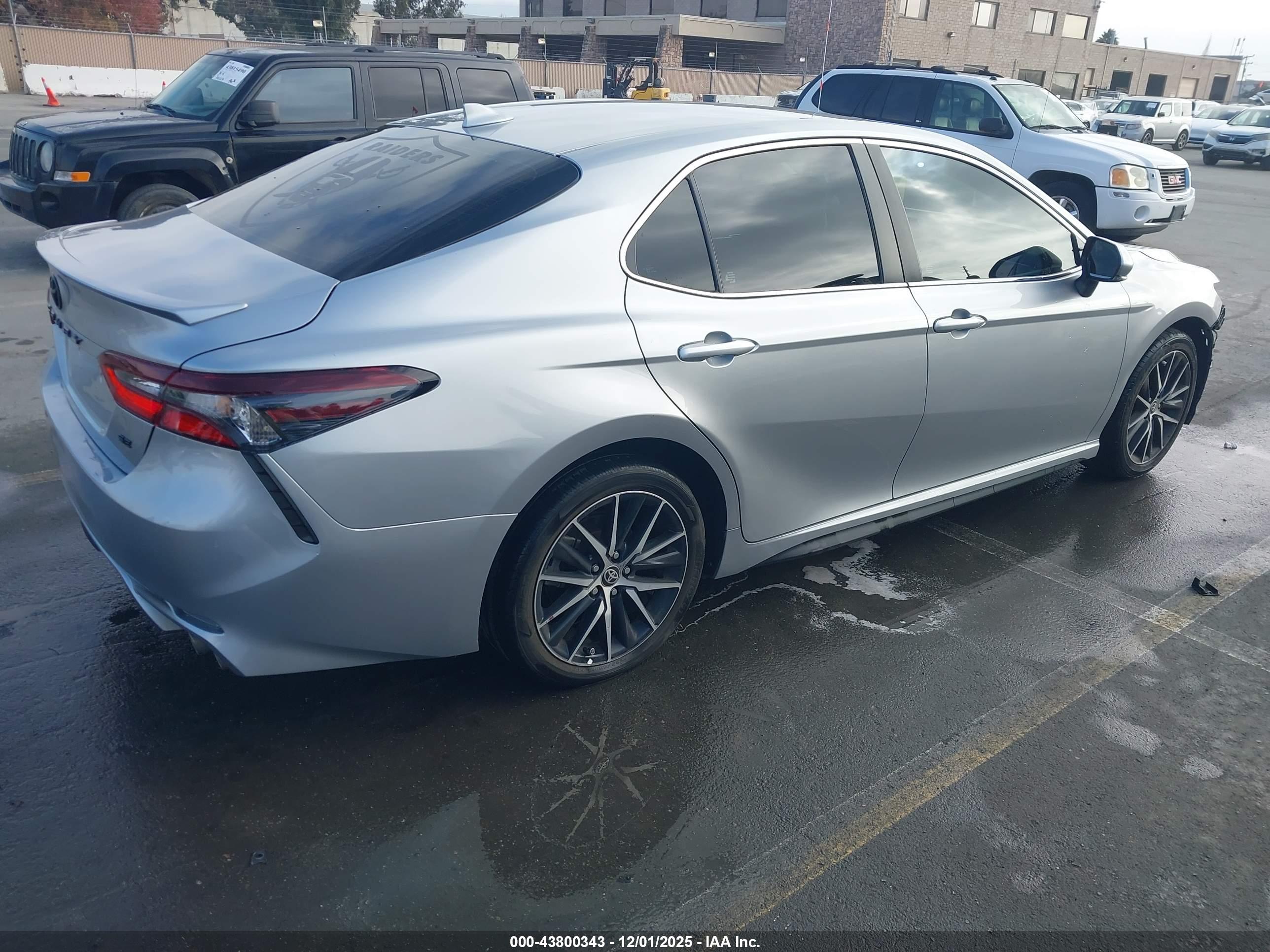 TOYOTA CAMRY image 4