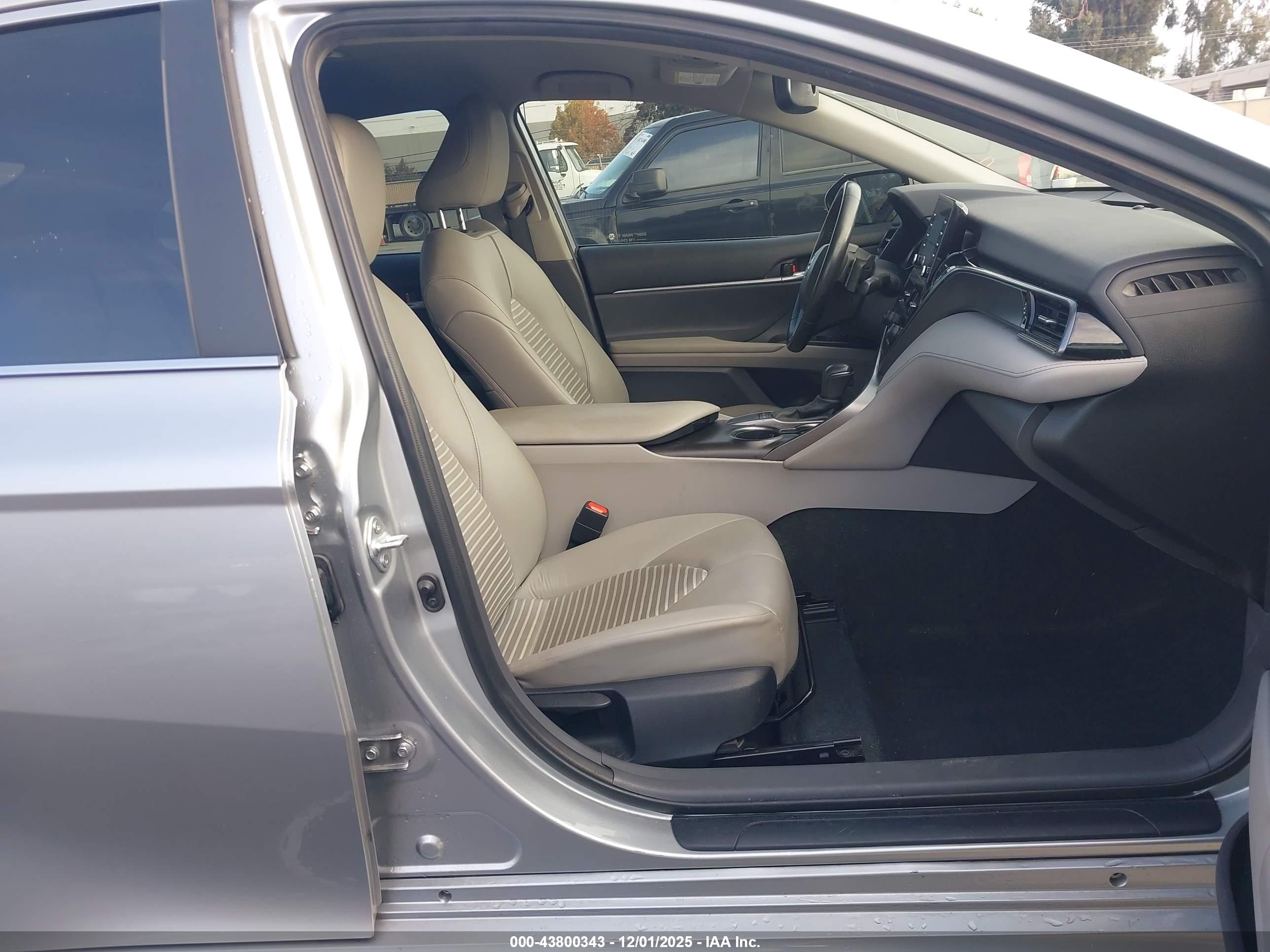 TOYOTA CAMRY image 5