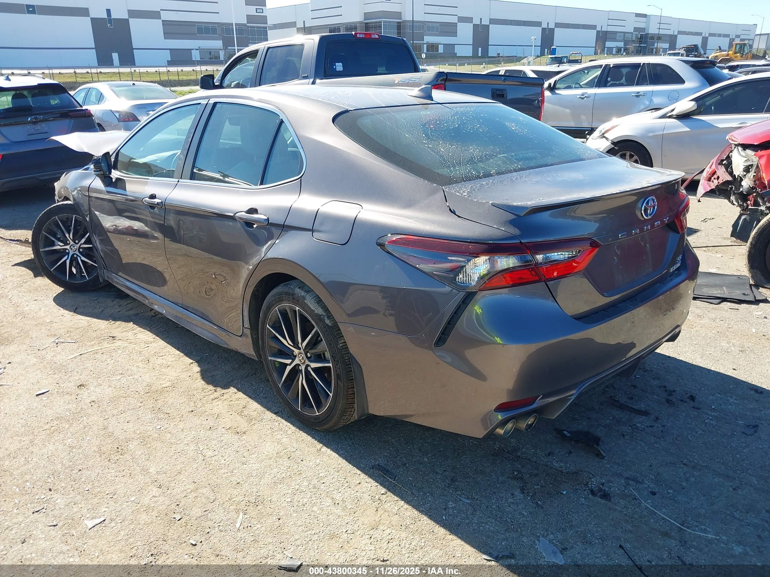 TOYOTA CAMRY image 3