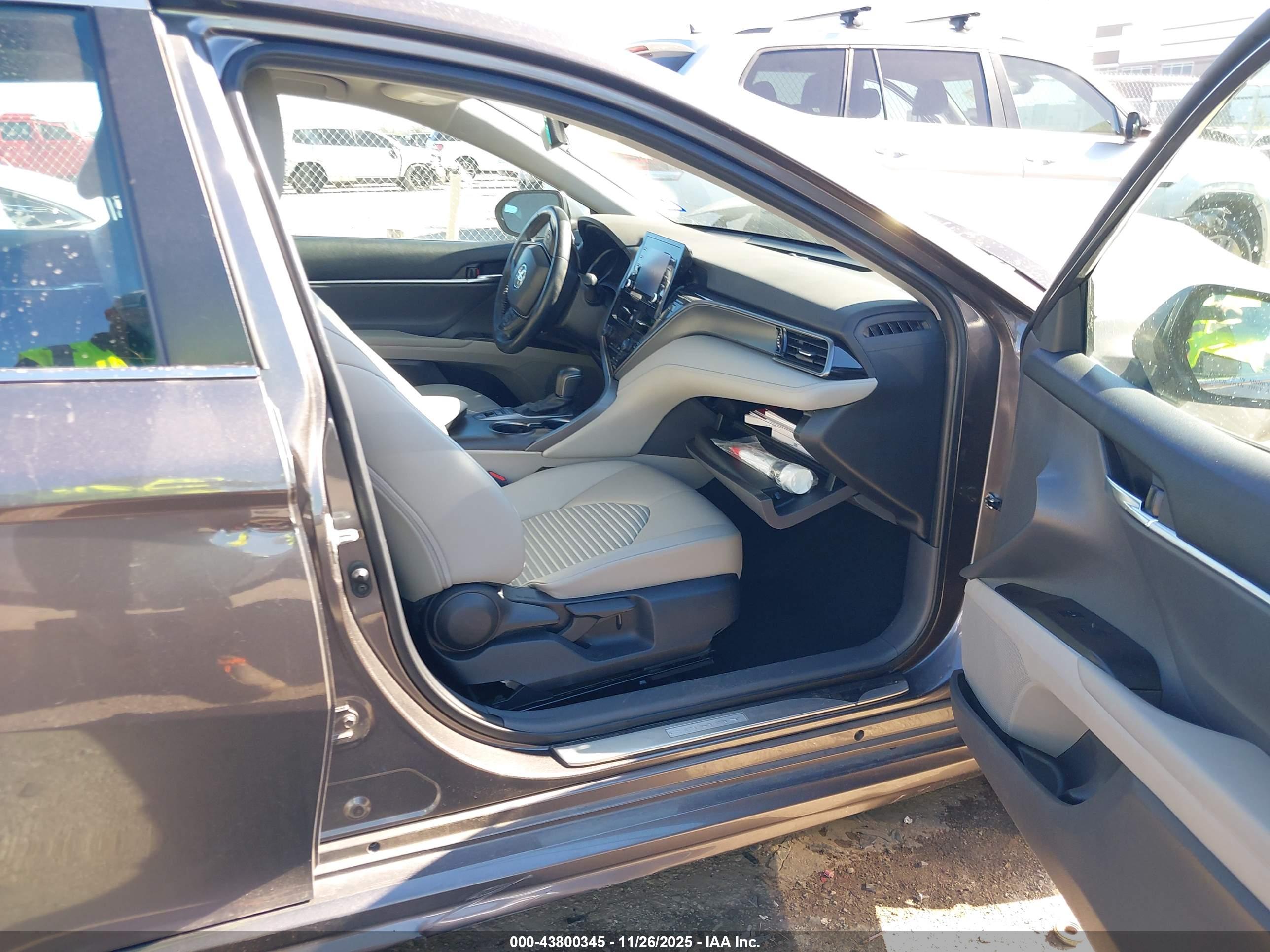 TOYOTA CAMRY image 5