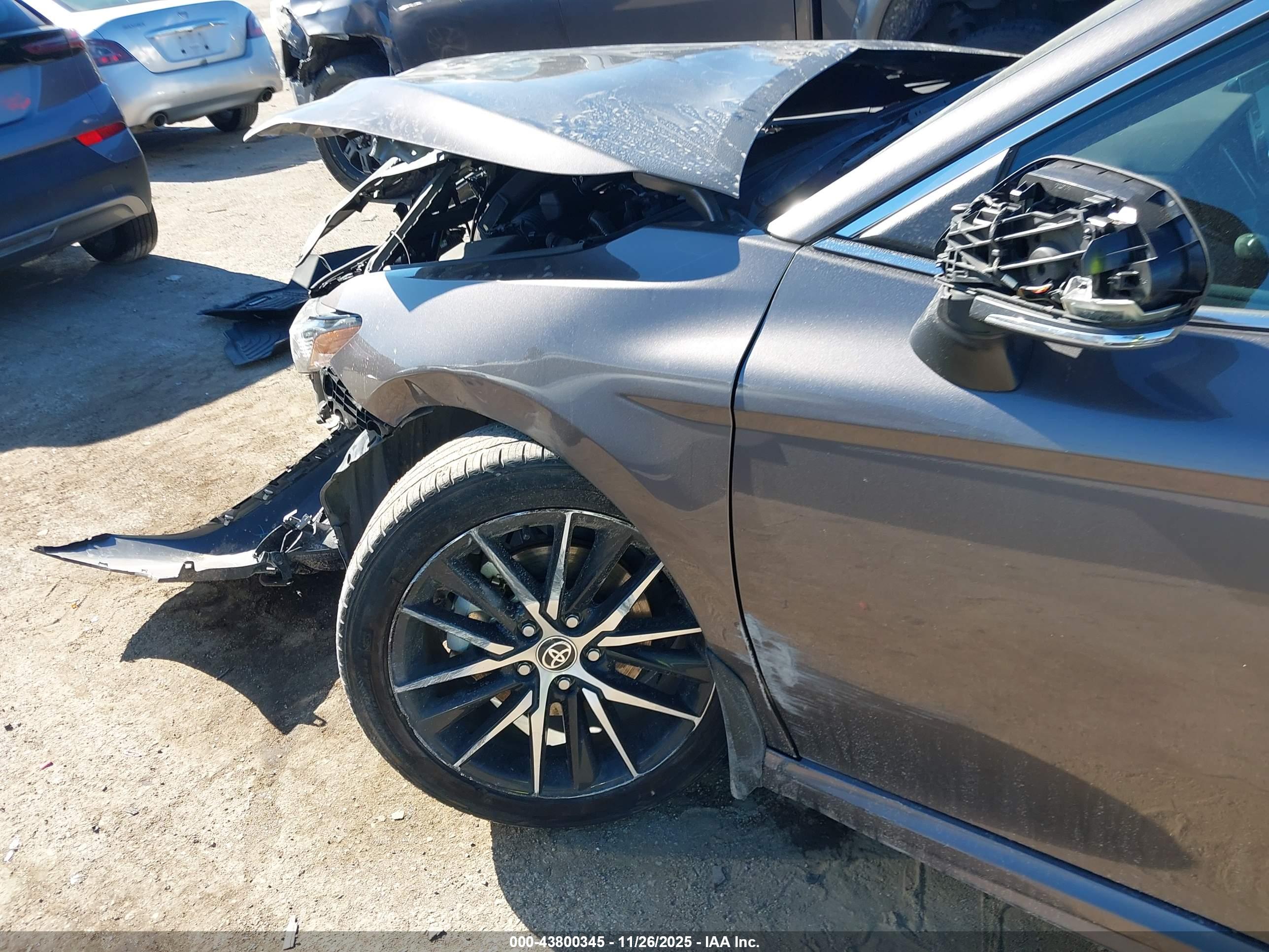 TOYOTA CAMRY image 6
