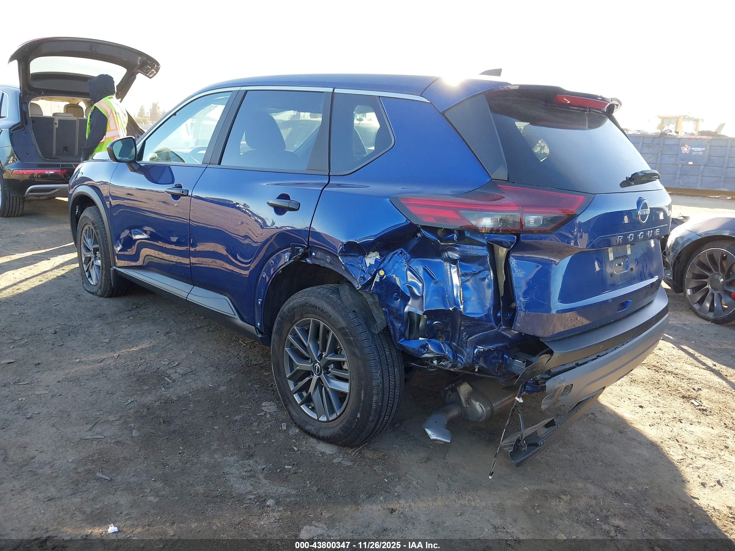 NISSAN ROGUE image 3