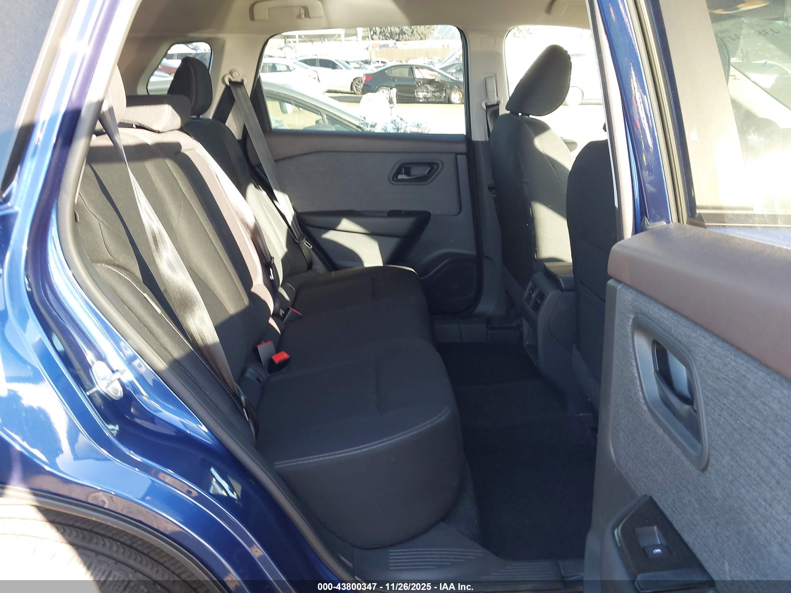 NISSAN ROGUE image 8