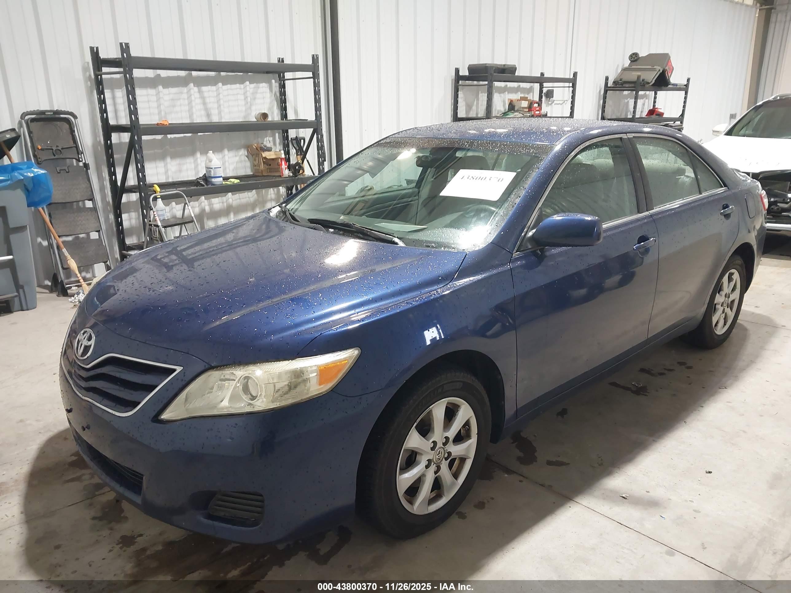TOYOTA CAMRY image 2