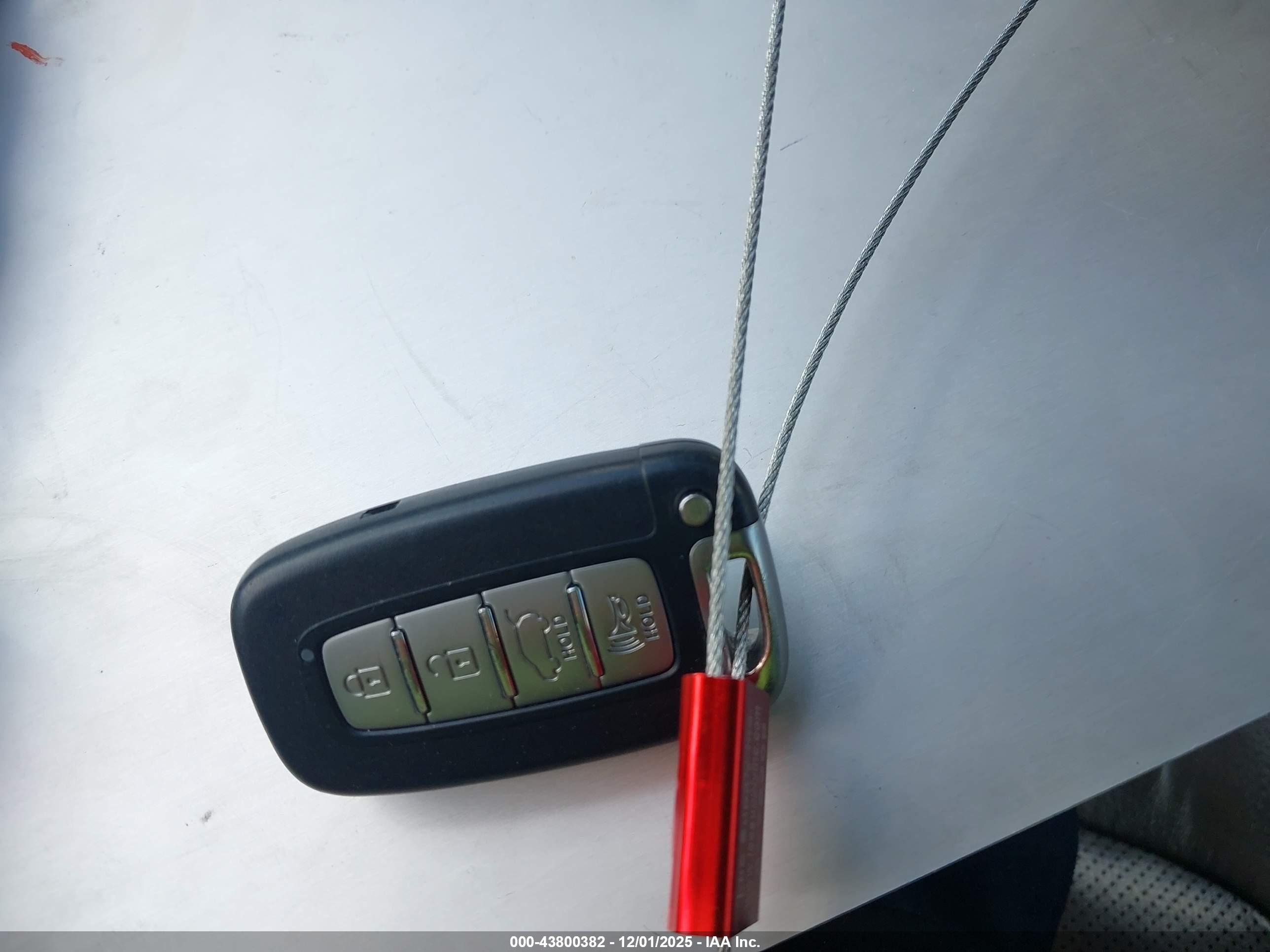 HYUNDAI TUCSON image 11