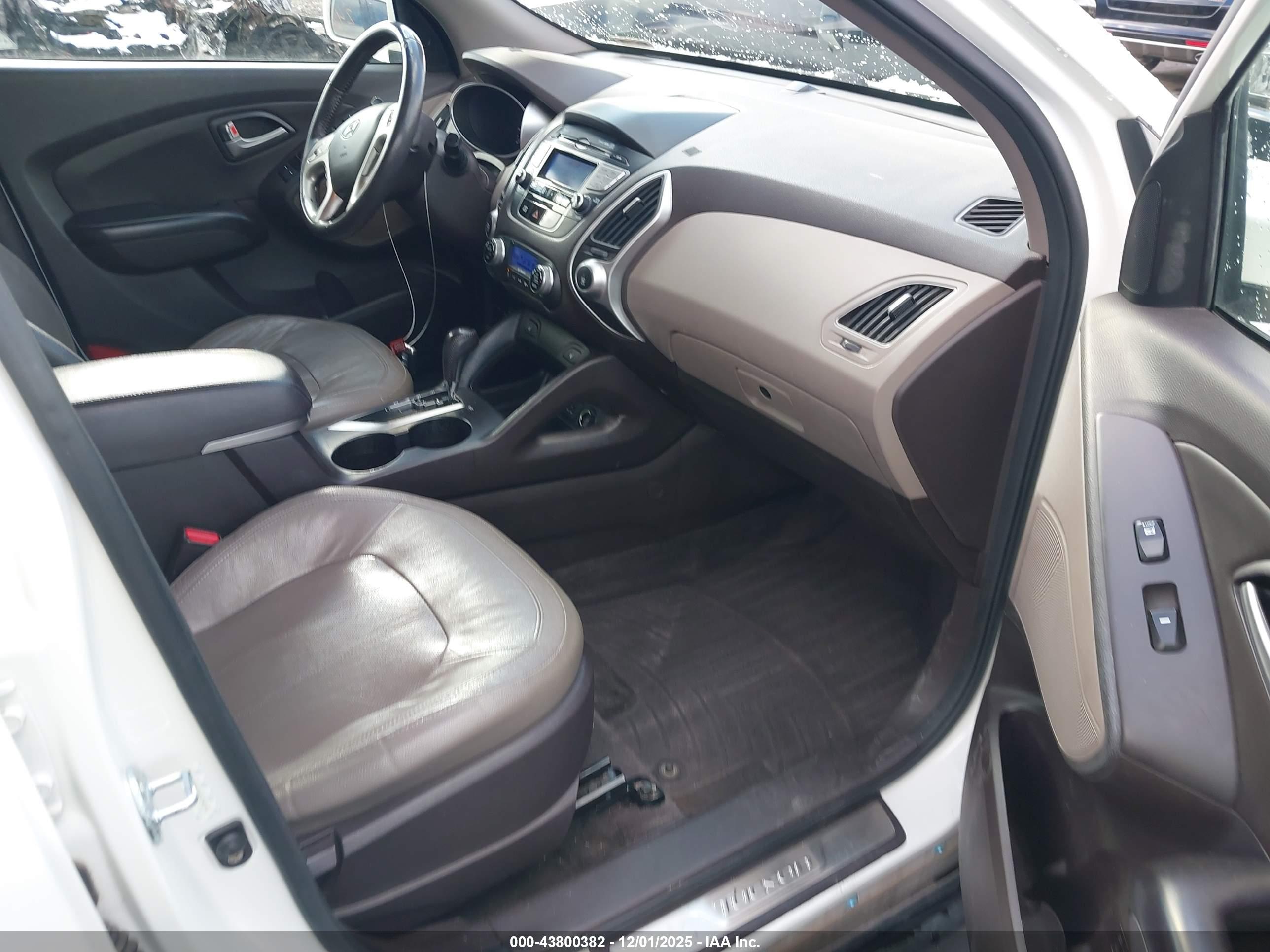 HYUNDAI TUCSON image 5