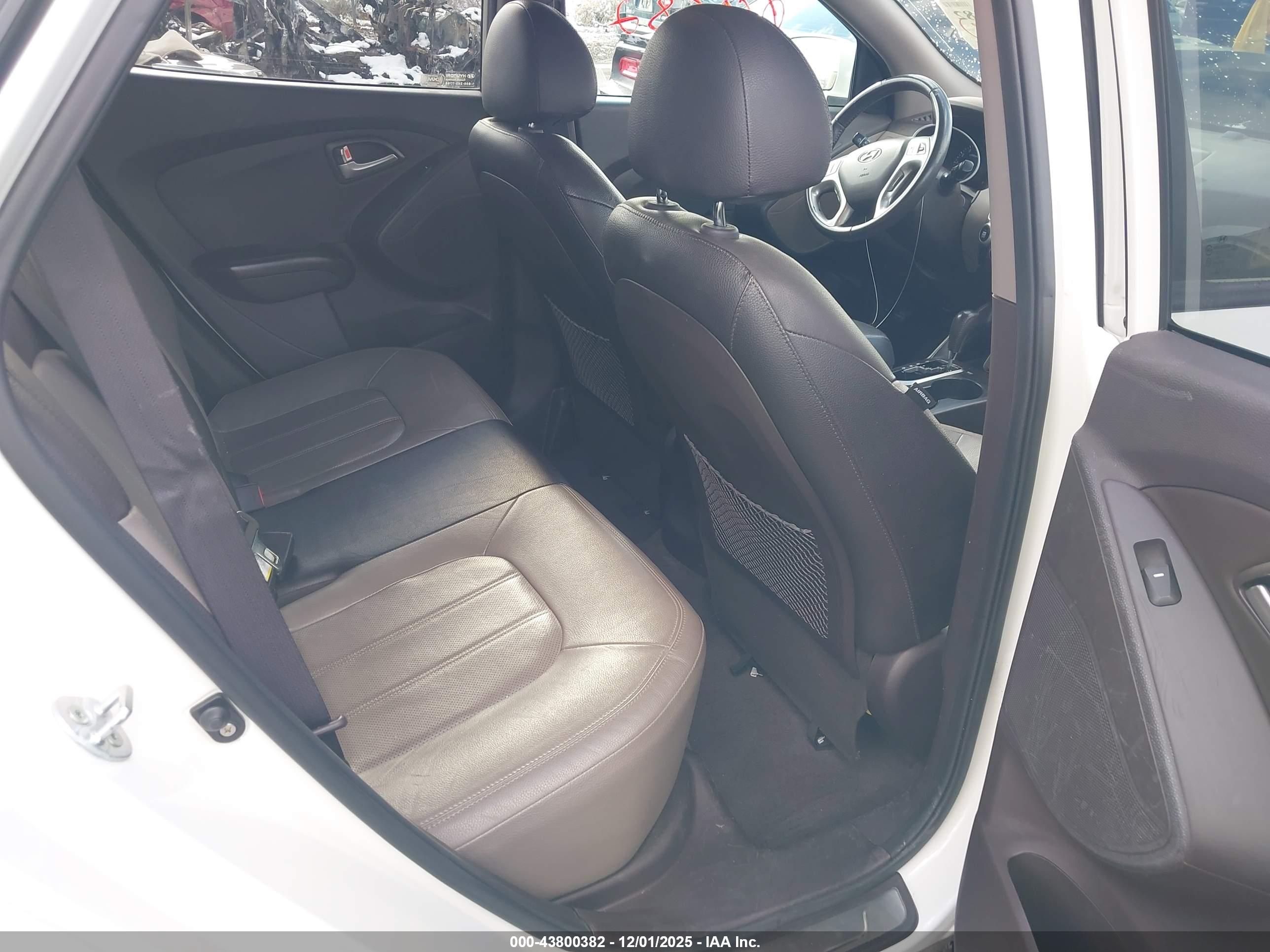 HYUNDAI TUCSON image 8