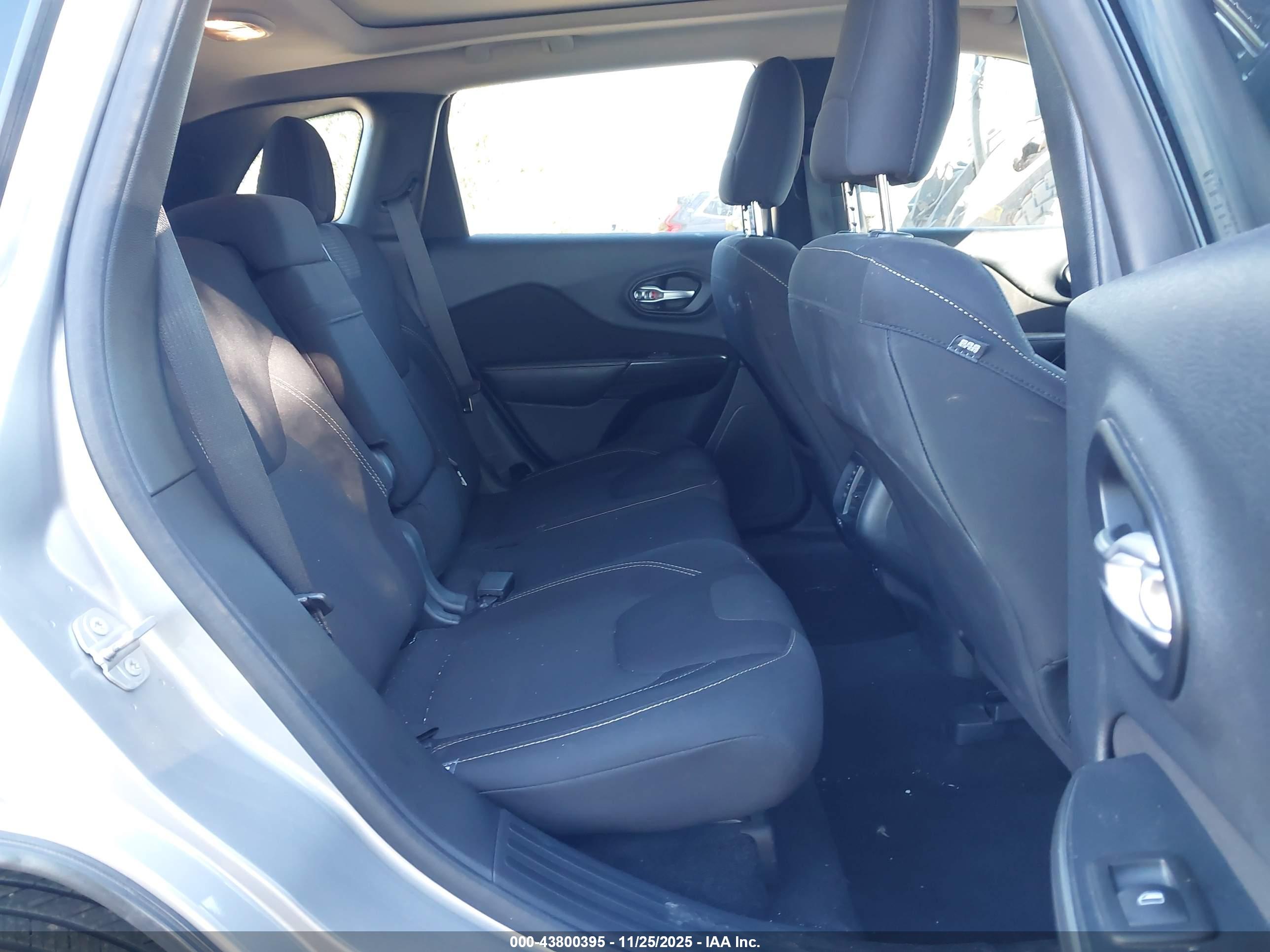 JEEP CHEROKEE image 8