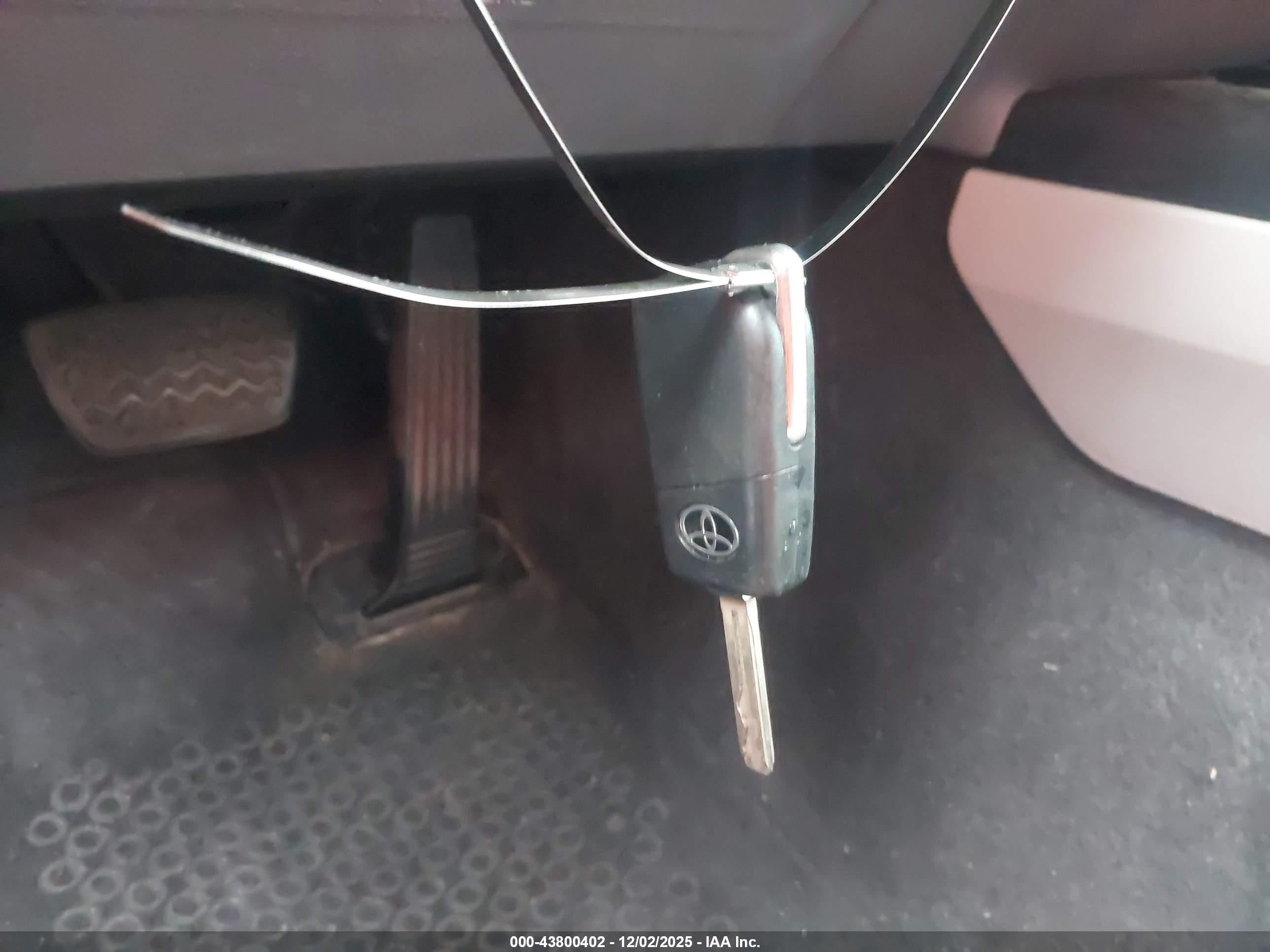 TOYOTA CAMRY image 11