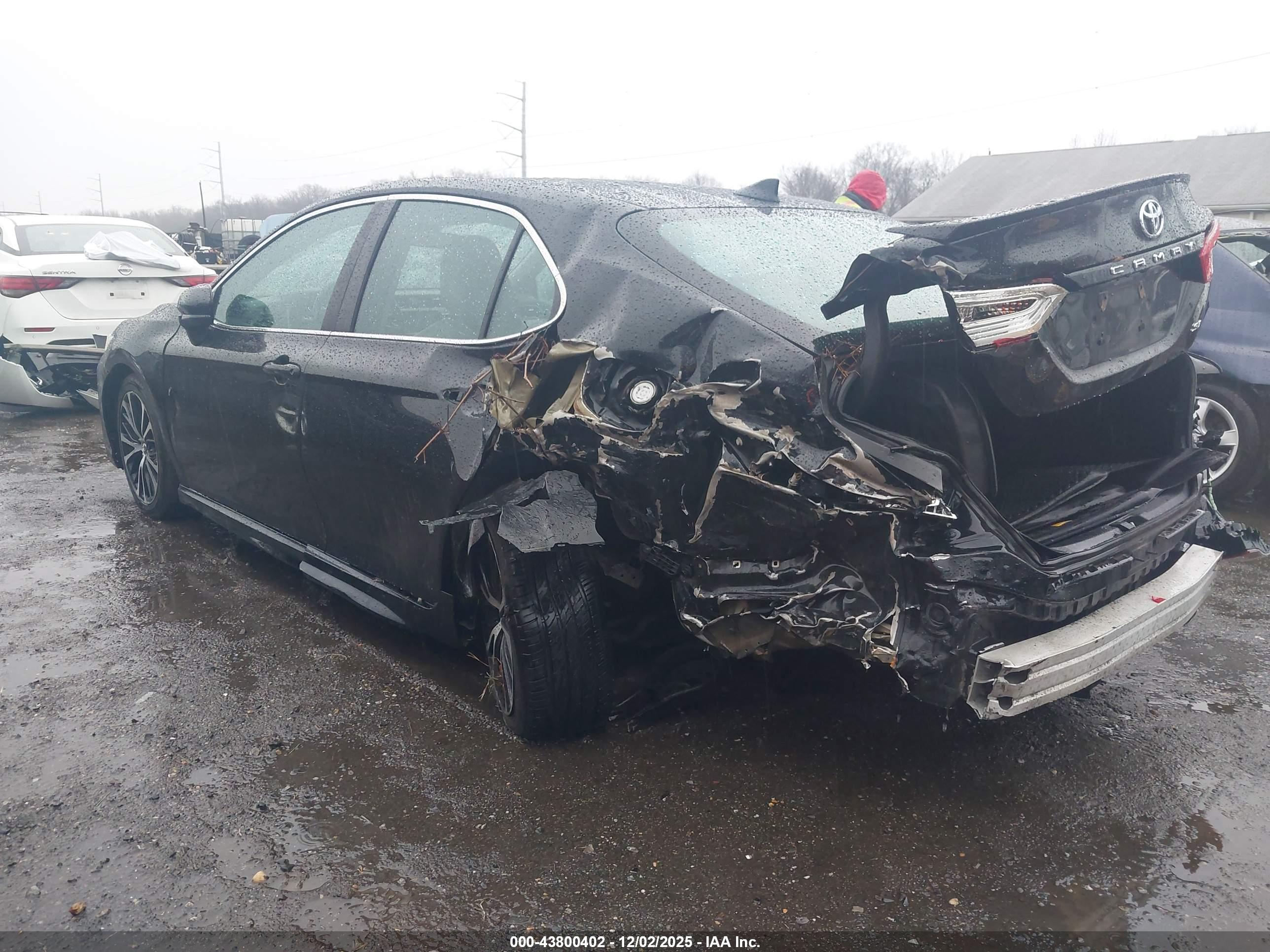 TOYOTA CAMRY image 3