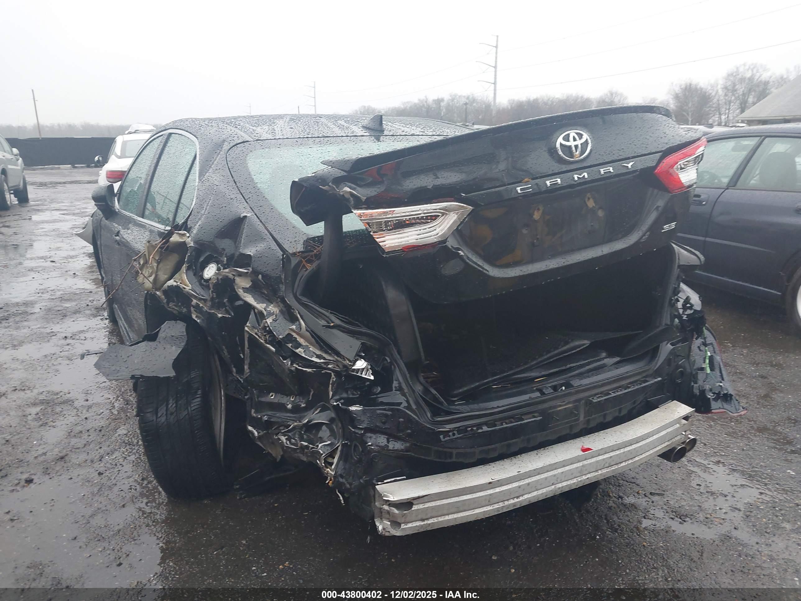 TOYOTA CAMRY image 6