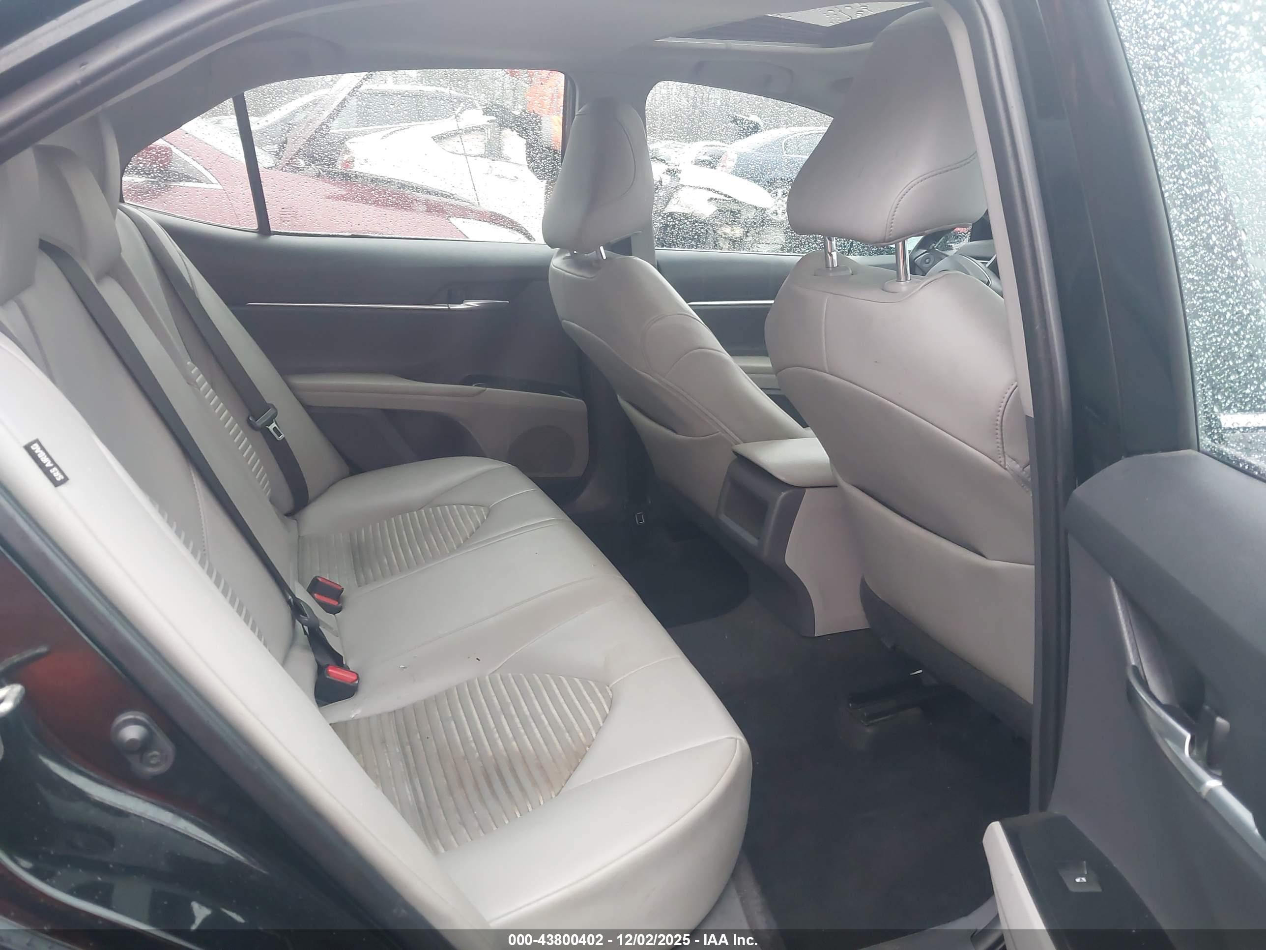 TOYOTA CAMRY image 8