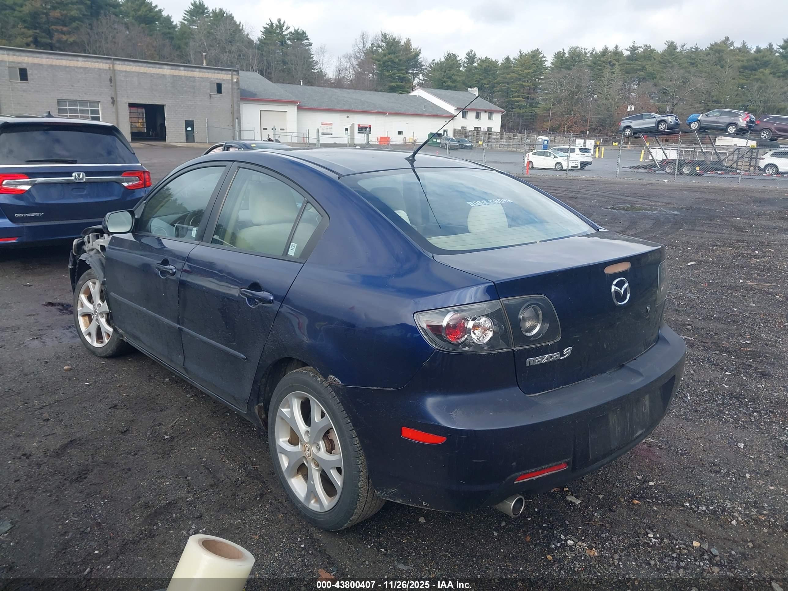 MAZDA MAZDA3 image 3