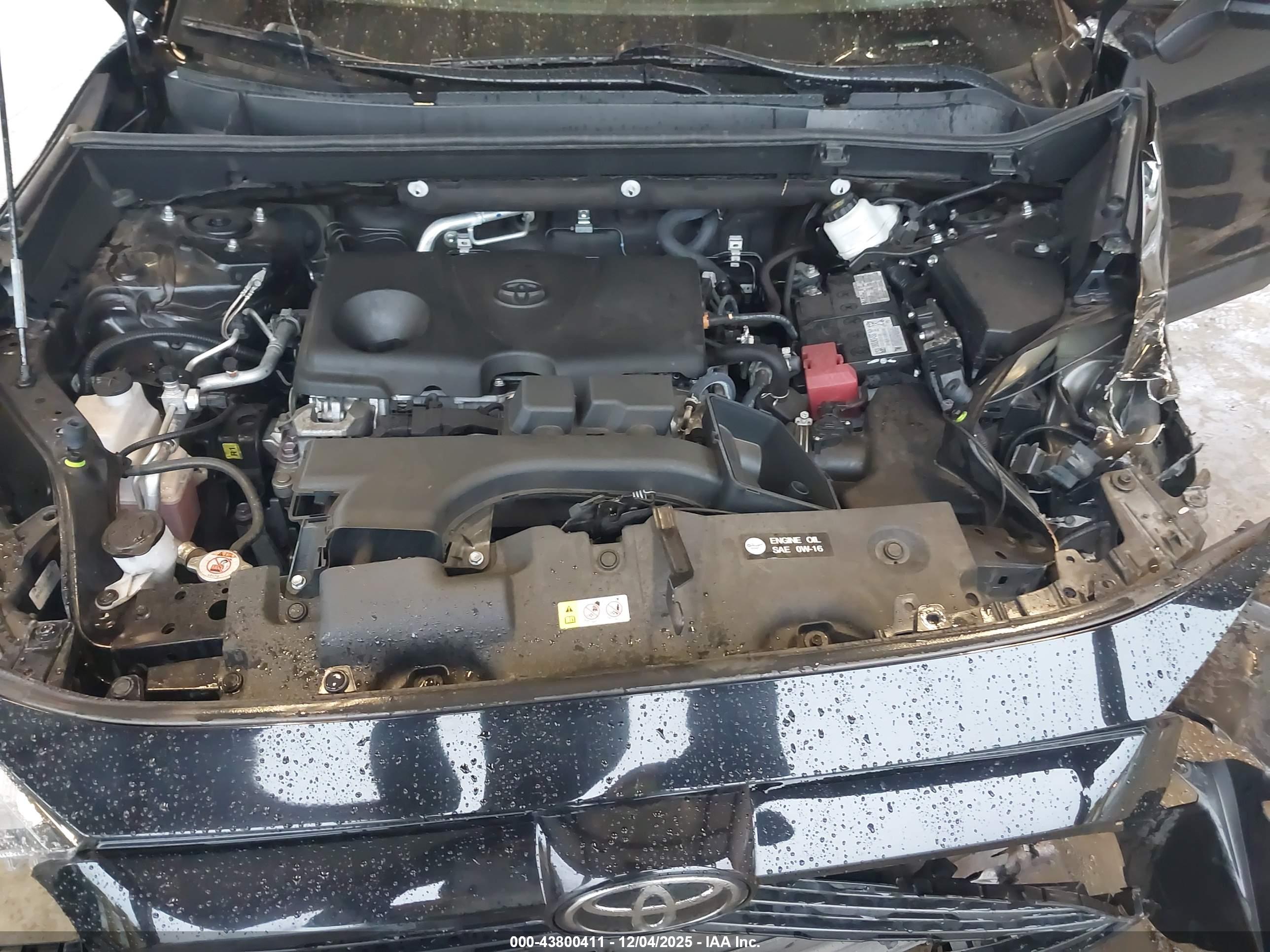 TOYOTA RAV4 image 10