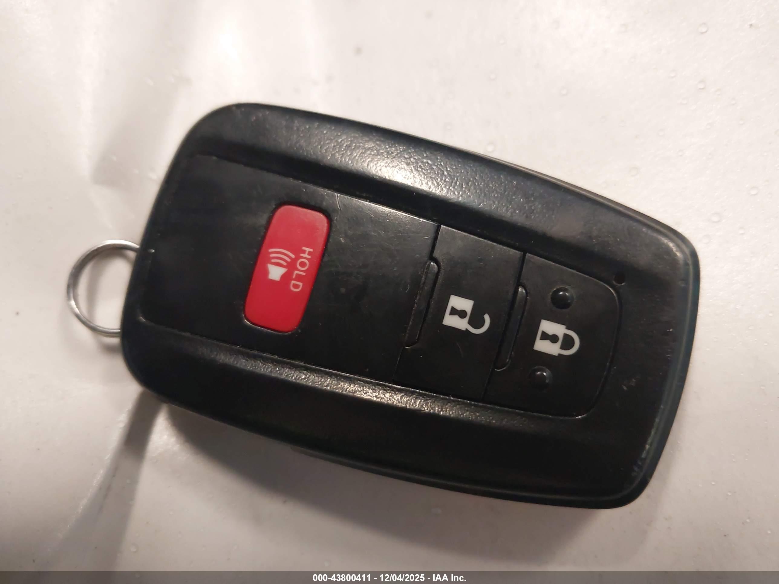 TOYOTA RAV4 image 11