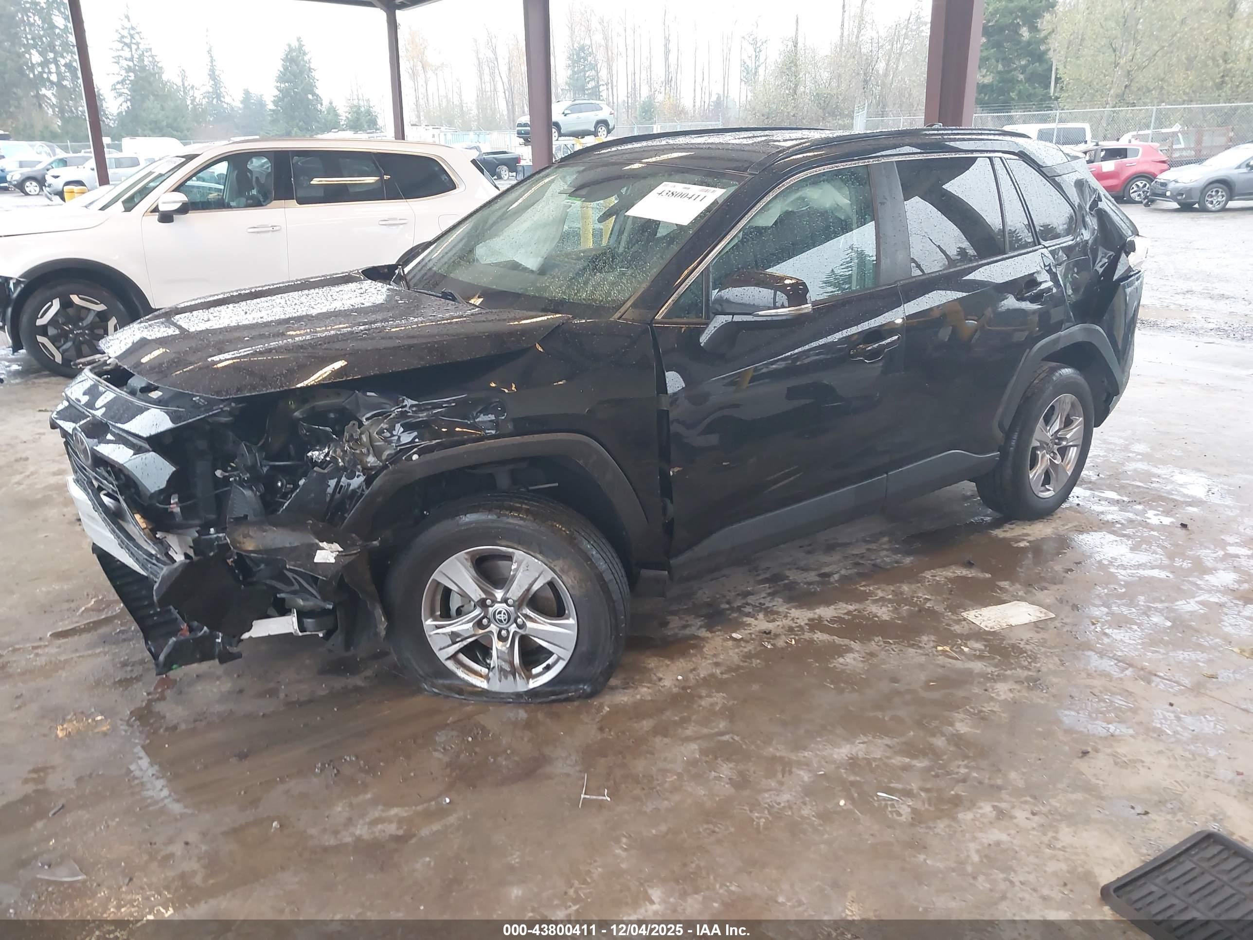 TOYOTA RAV4 image 2