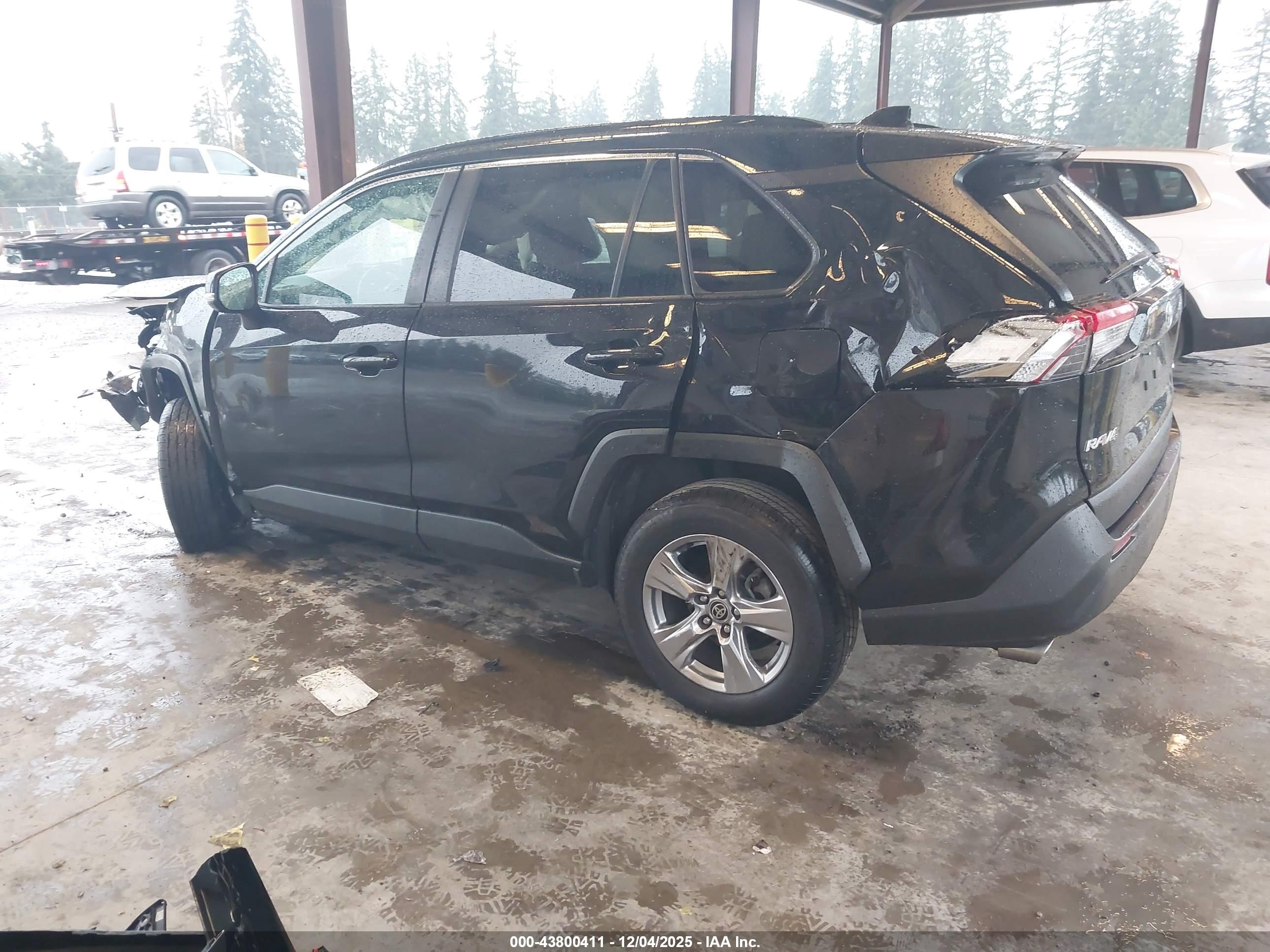 TOYOTA RAV4 image 3