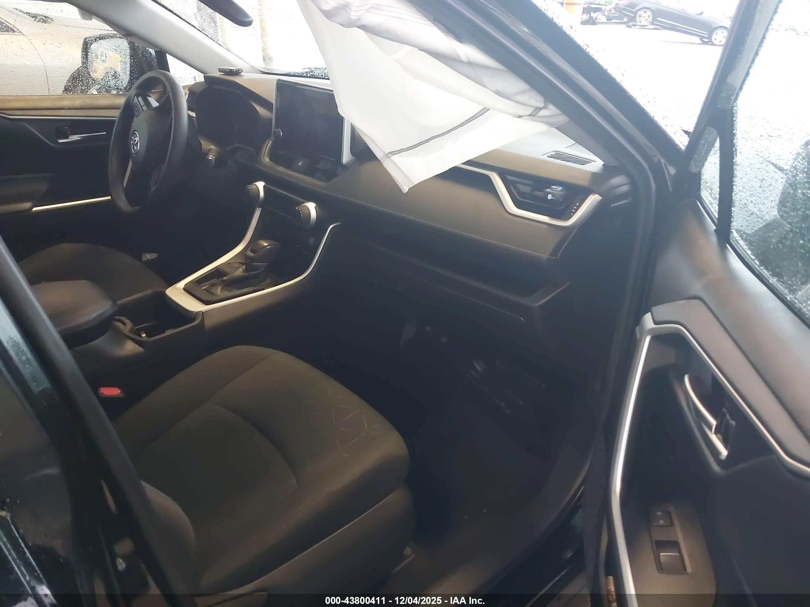 TOYOTA RAV4 image 5