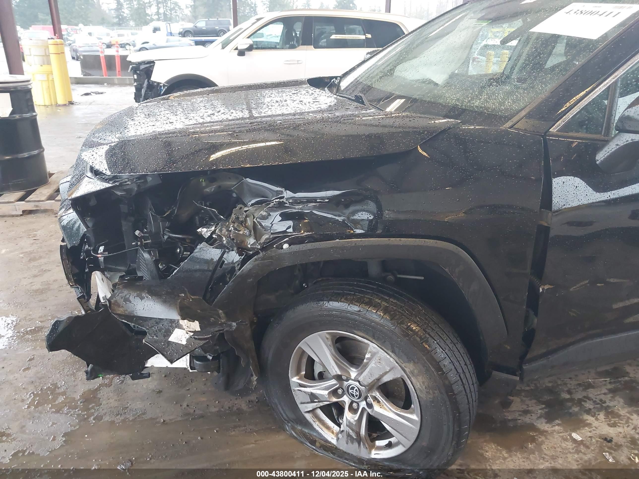 TOYOTA RAV4 image 6