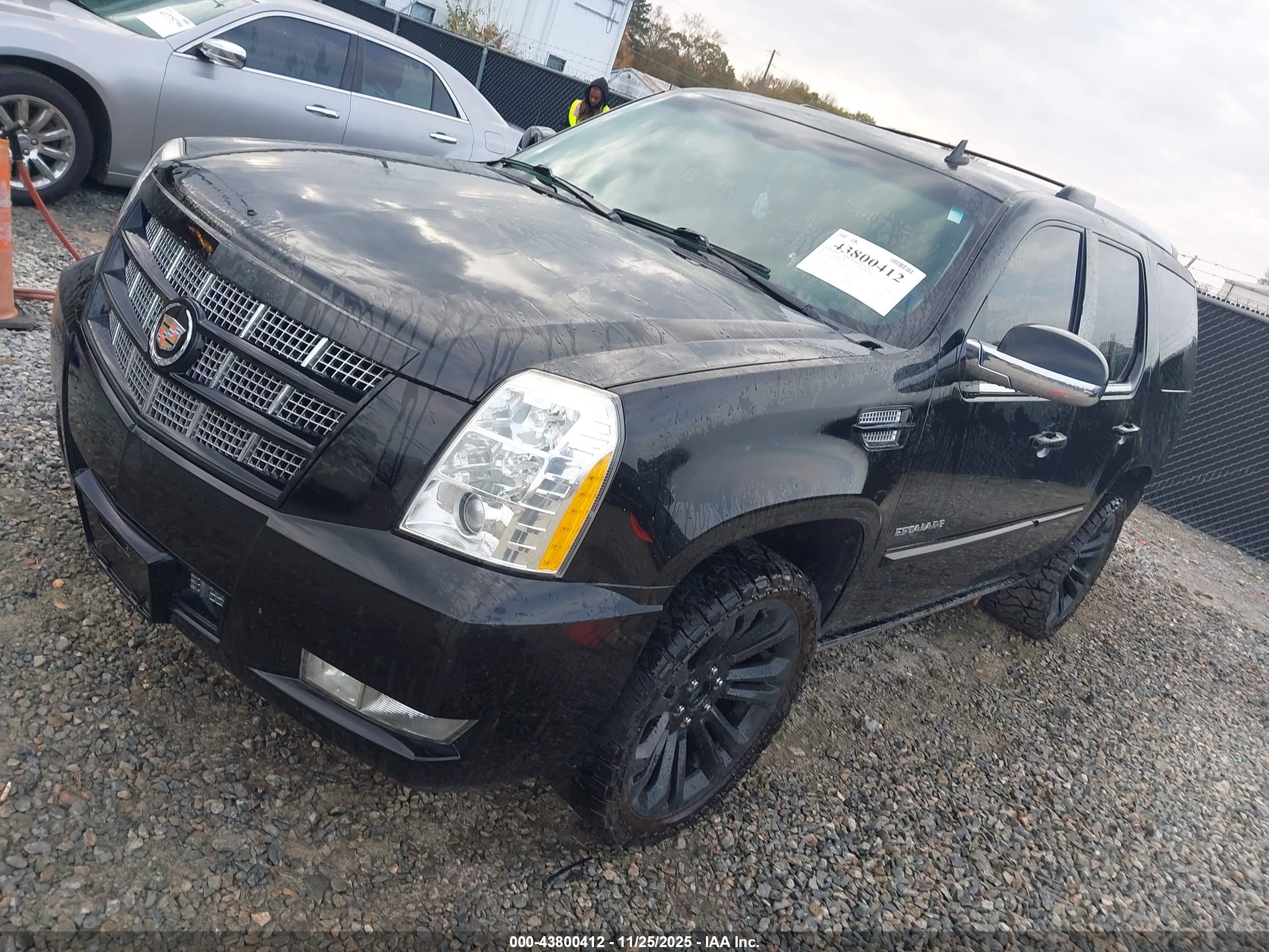 CADILLAC ESCALADE image 2