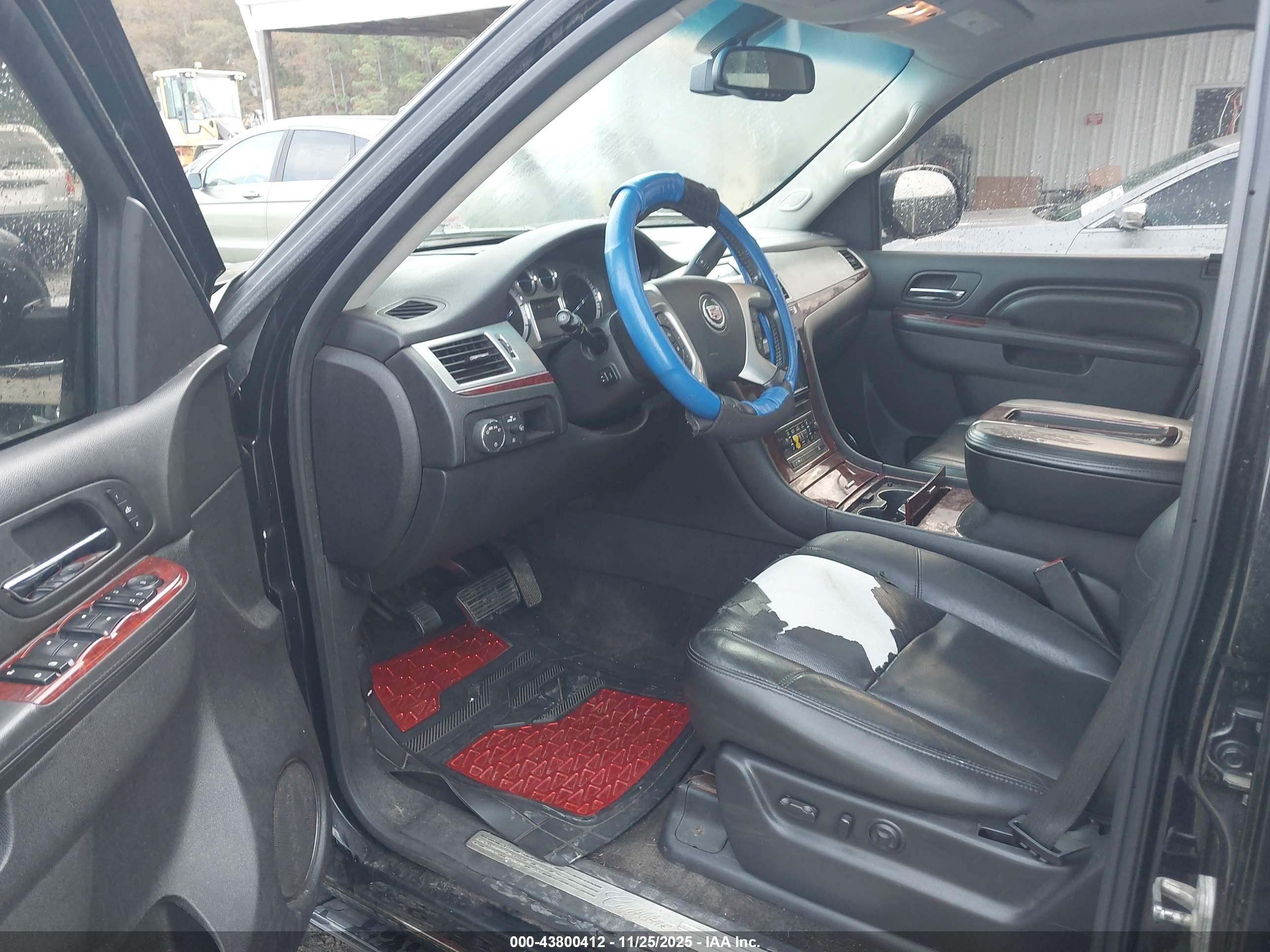 CADILLAC ESCALADE image 5