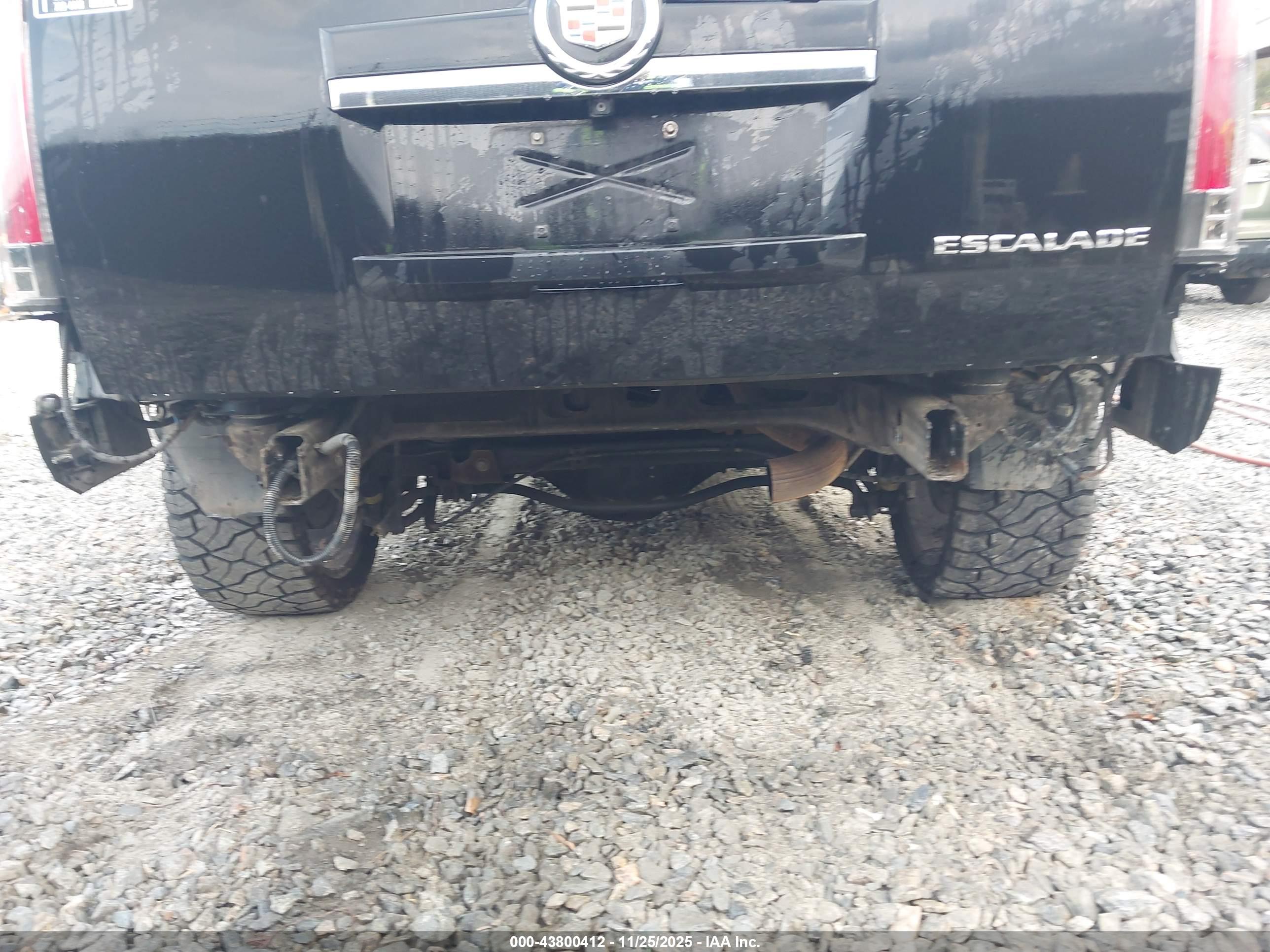 CADILLAC ESCALADE image 6