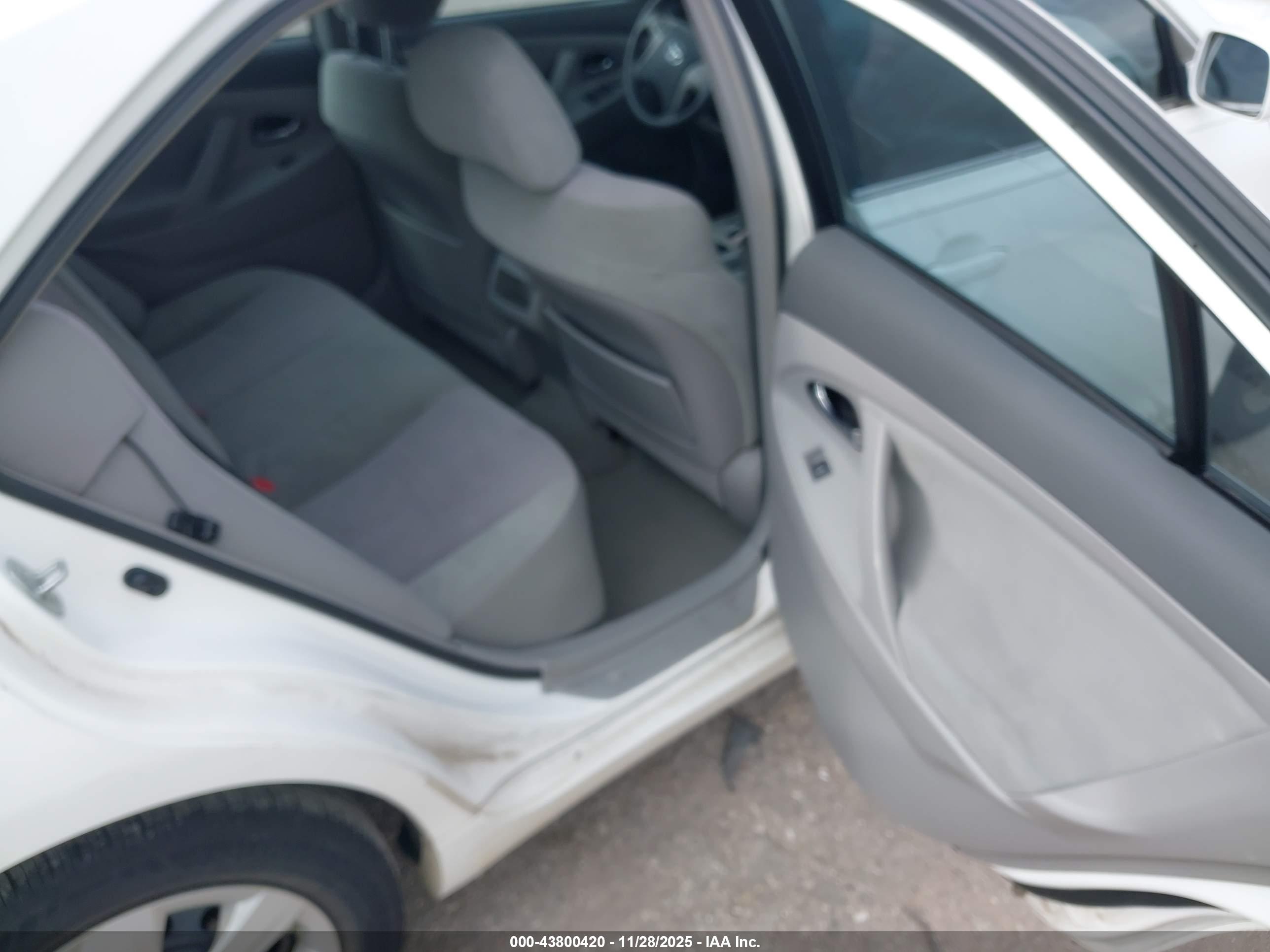 TOYOTA CAMRY image 8