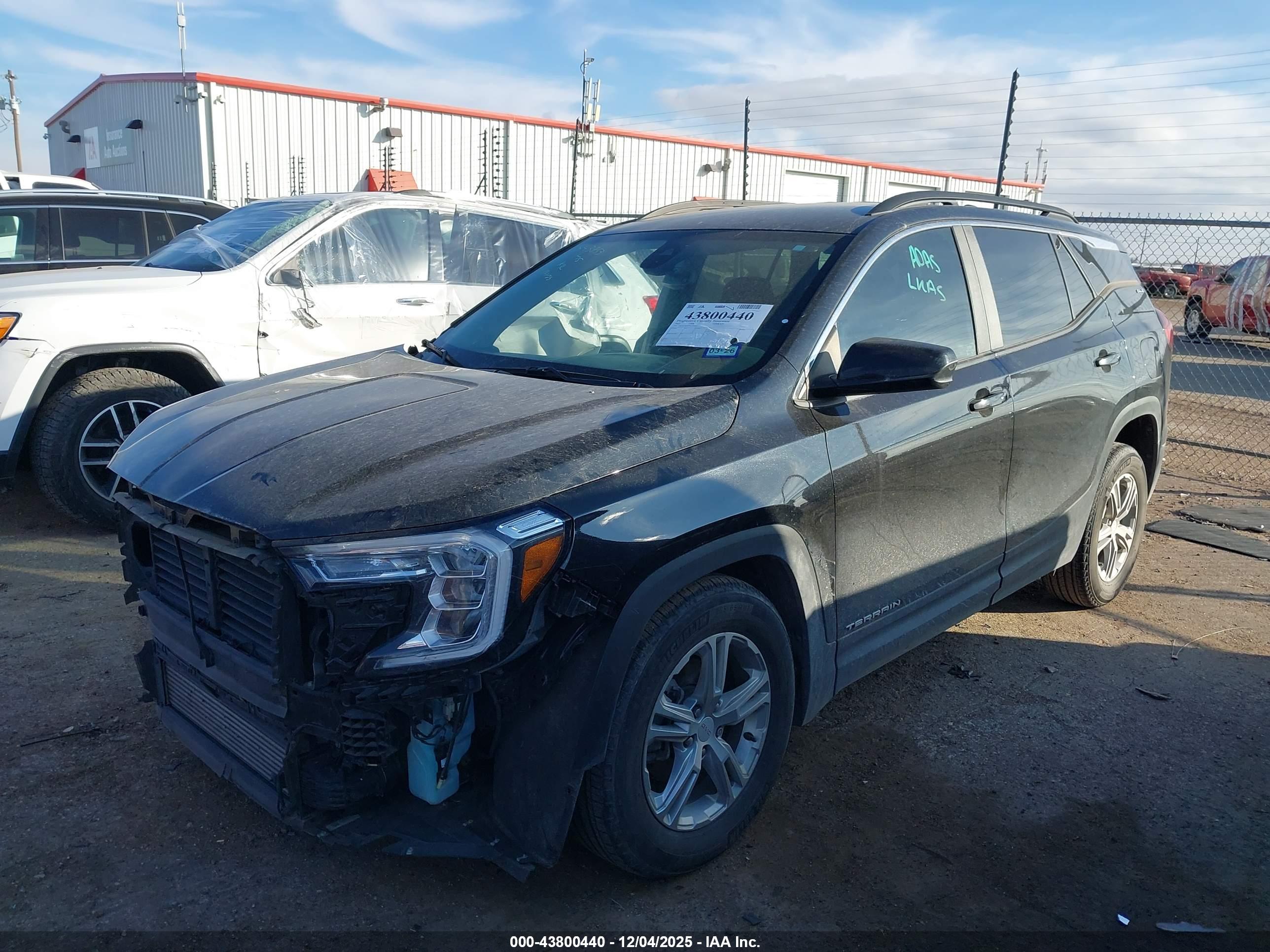 GMC TERRAIN image 2