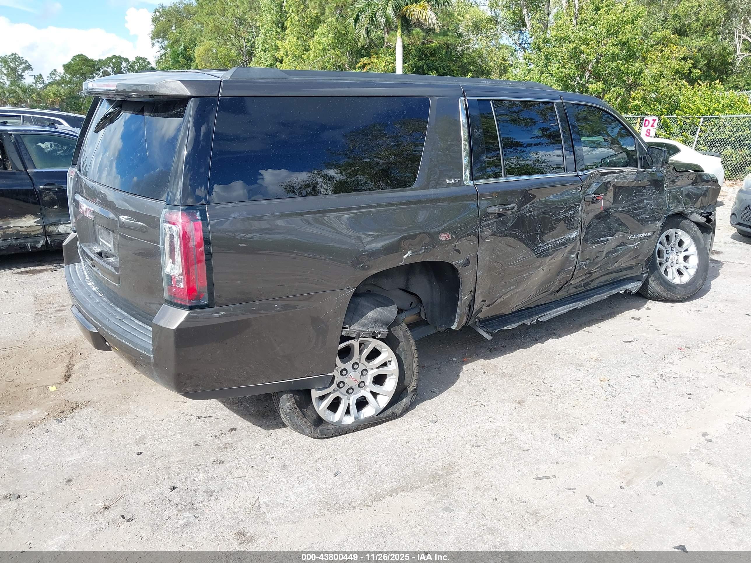 GMC YUKON image 4