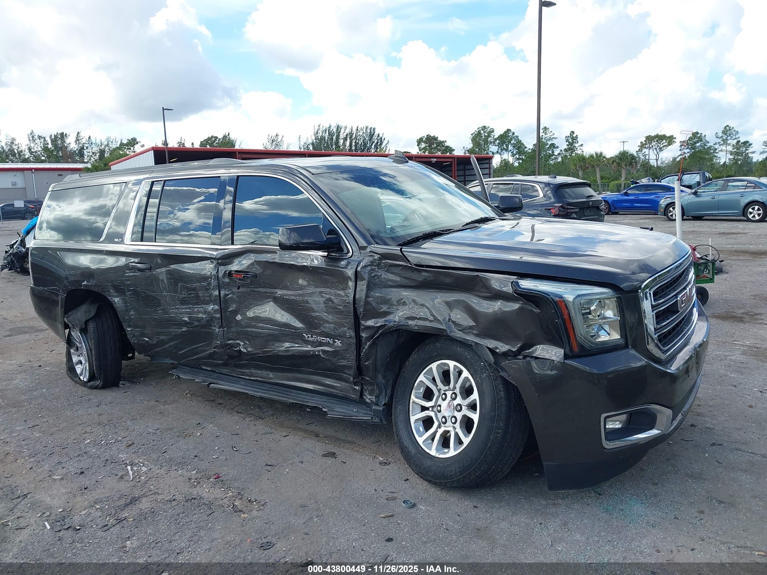 GMC YUKON image 6