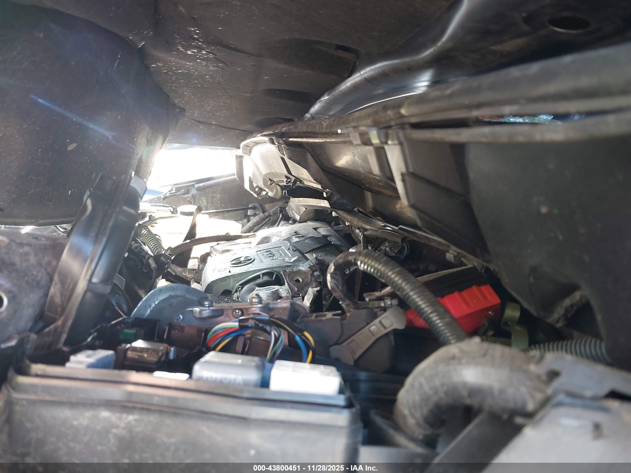 TOYOTA RAV4 image 10